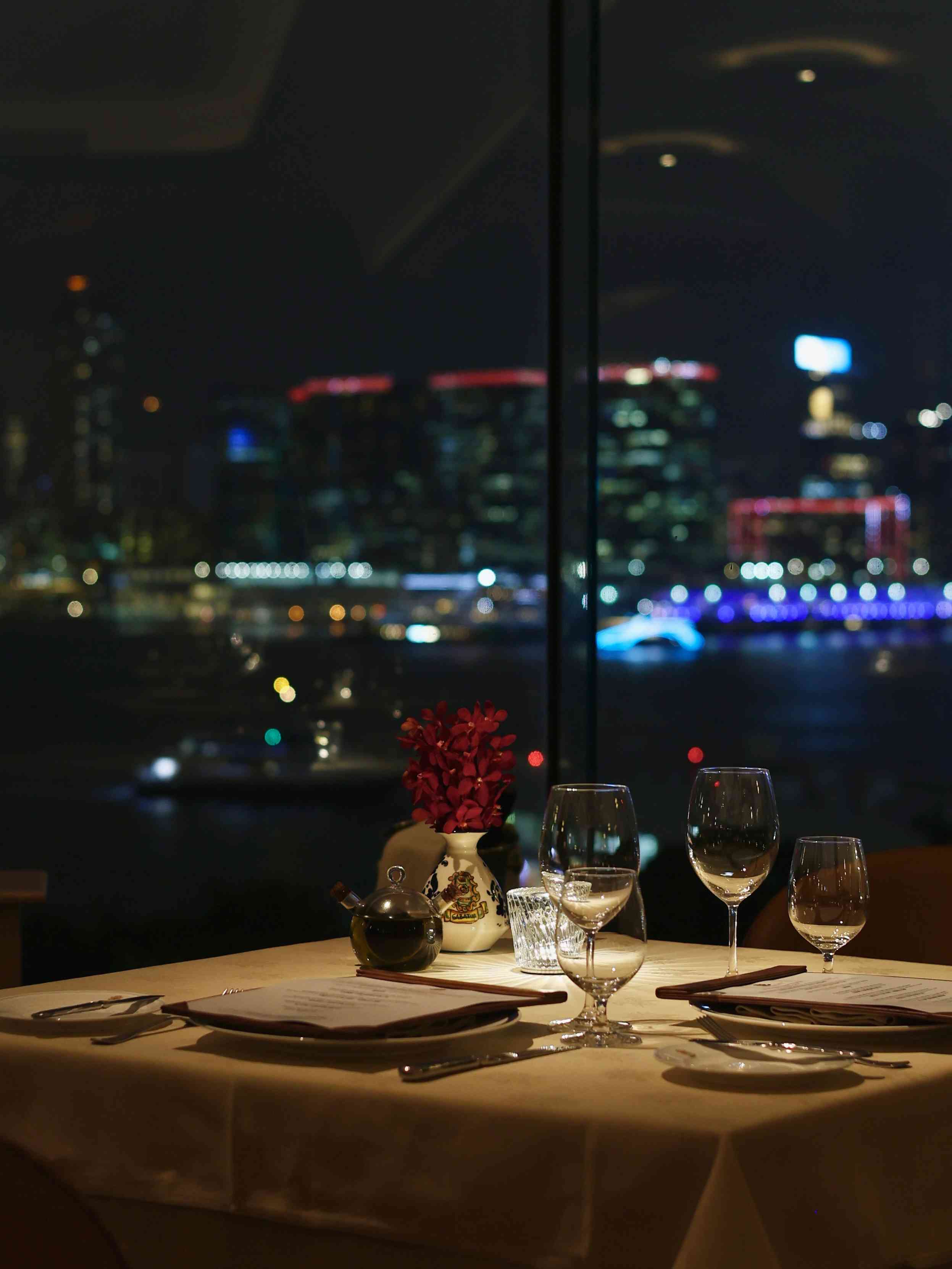 中環老牌意大利菜新演繹！阿爾巴白松露慢煮蛋、名物龍蝦湯、經典肉醬千層麵，意式香氣巡禮