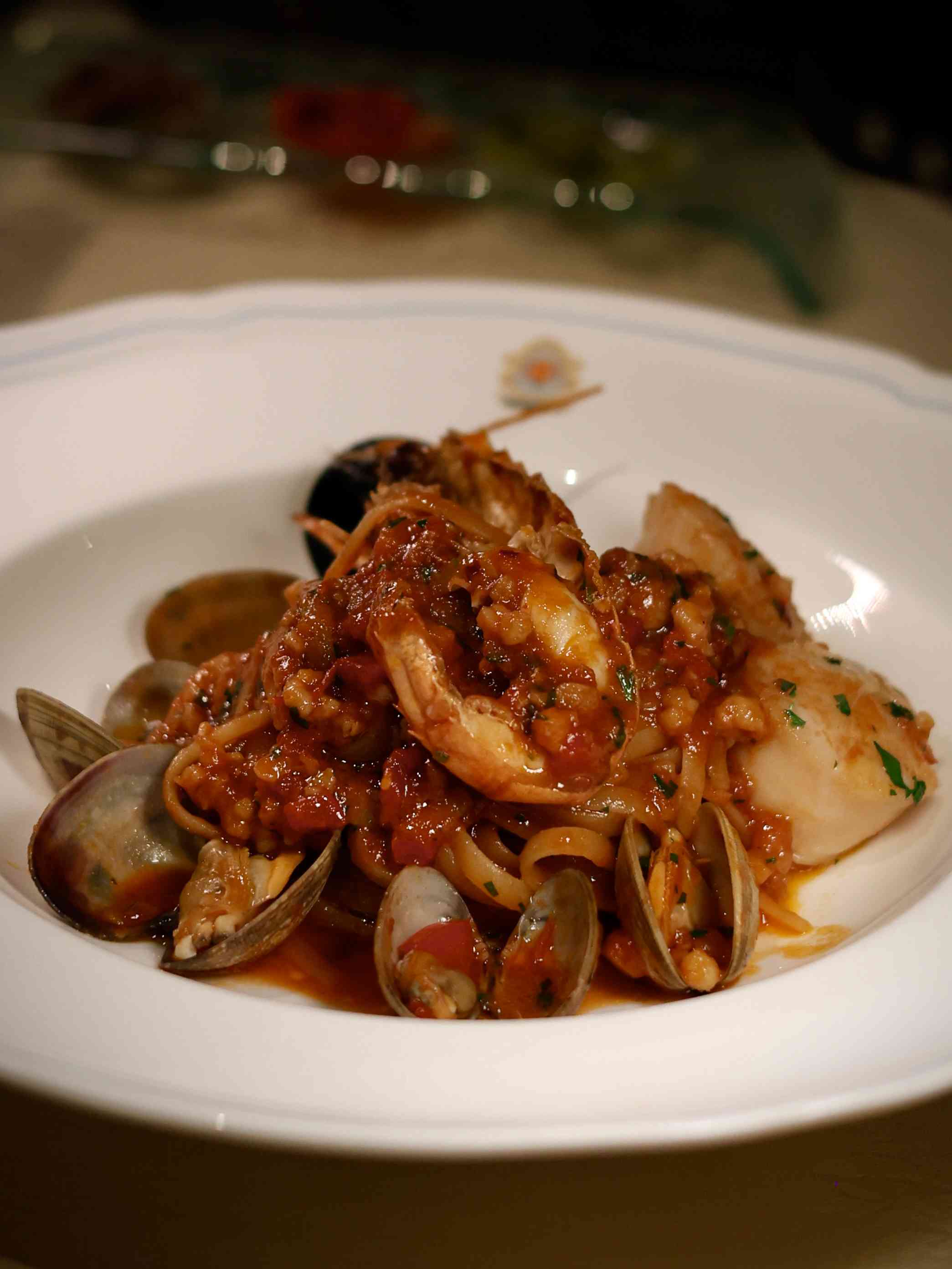 中環老牌意大利菜新演繹！阿爾巴白松露慢煮蛋、名物龍蝦湯、經典肉醬千層麵，意式香氣巡禮