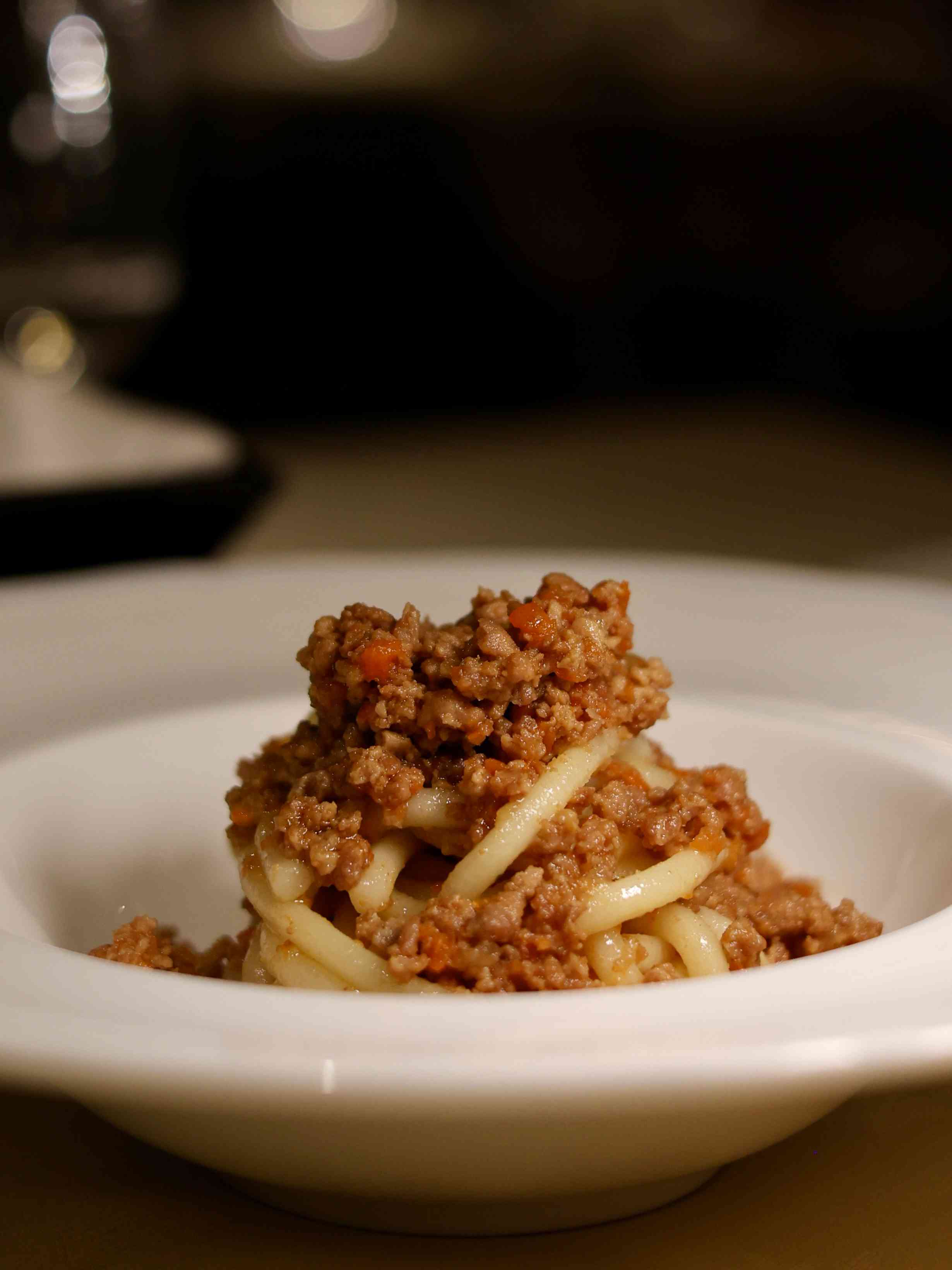 中環老牌意大利菜新演繹！阿爾巴白松露慢煮蛋、名物龍蝦湯、經典肉醬千層麵，意式香氣巡禮