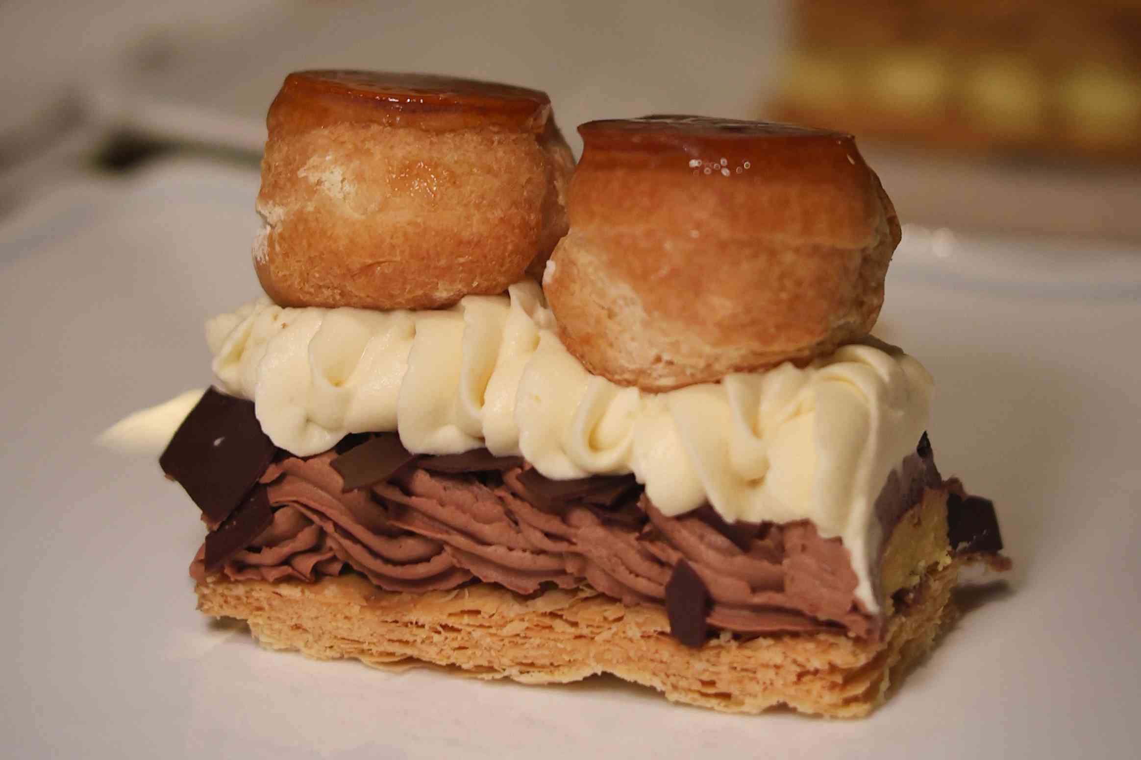 中環老牌意大利菜新演繹！阿爾巴白松露慢煮蛋、名物龍蝦湯、經典肉醬千層麵，意式香氣巡禮