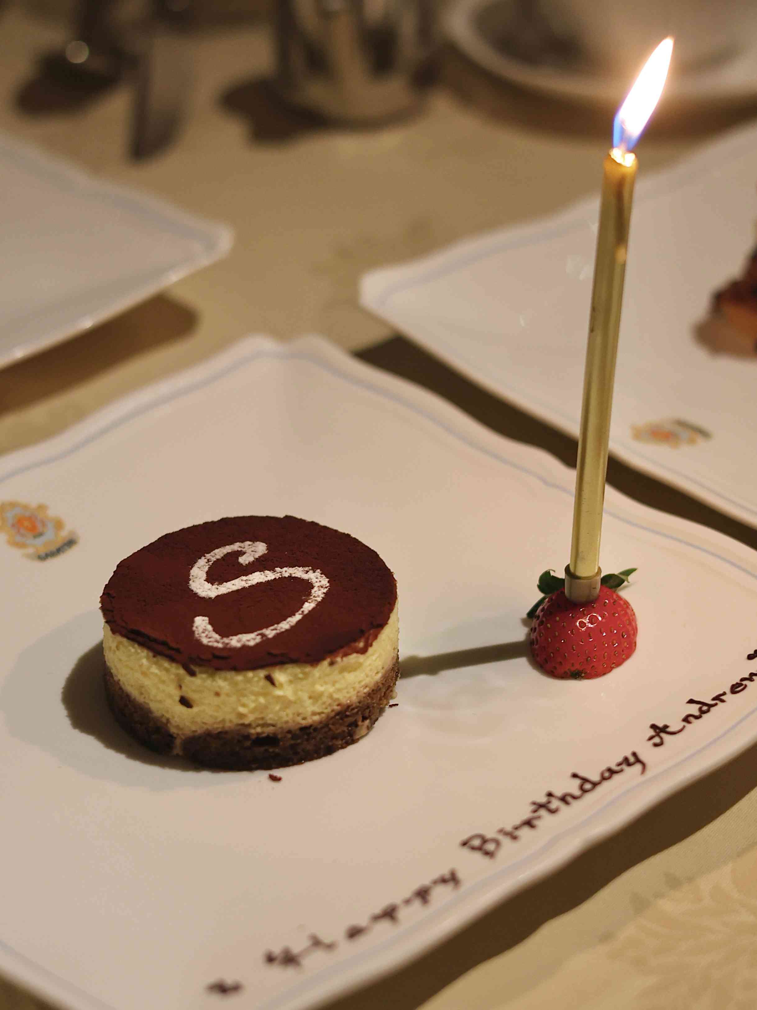 中環老牌意大利菜新演繹！阿爾巴白松露慢煮蛋、名物龍蝦湯、經典肉醬千層麵，意式香氣巡禮