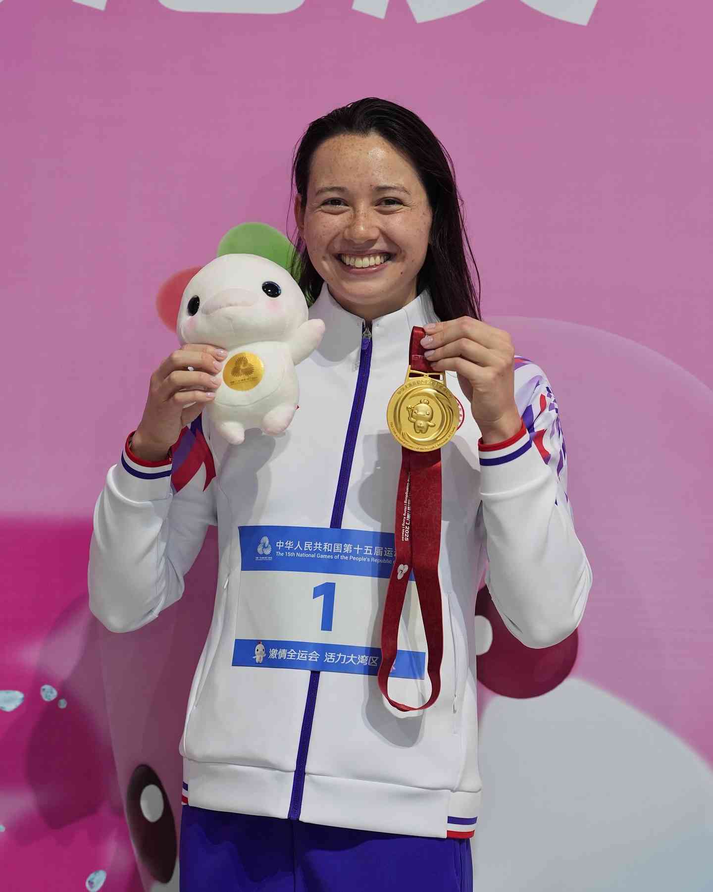 全運會2025+獎牌榜│港隊何詩蓓200米自由泳封后，全紅嬋完賽事直播吸金力驚人，山東運動員與劉俊謙撞樣