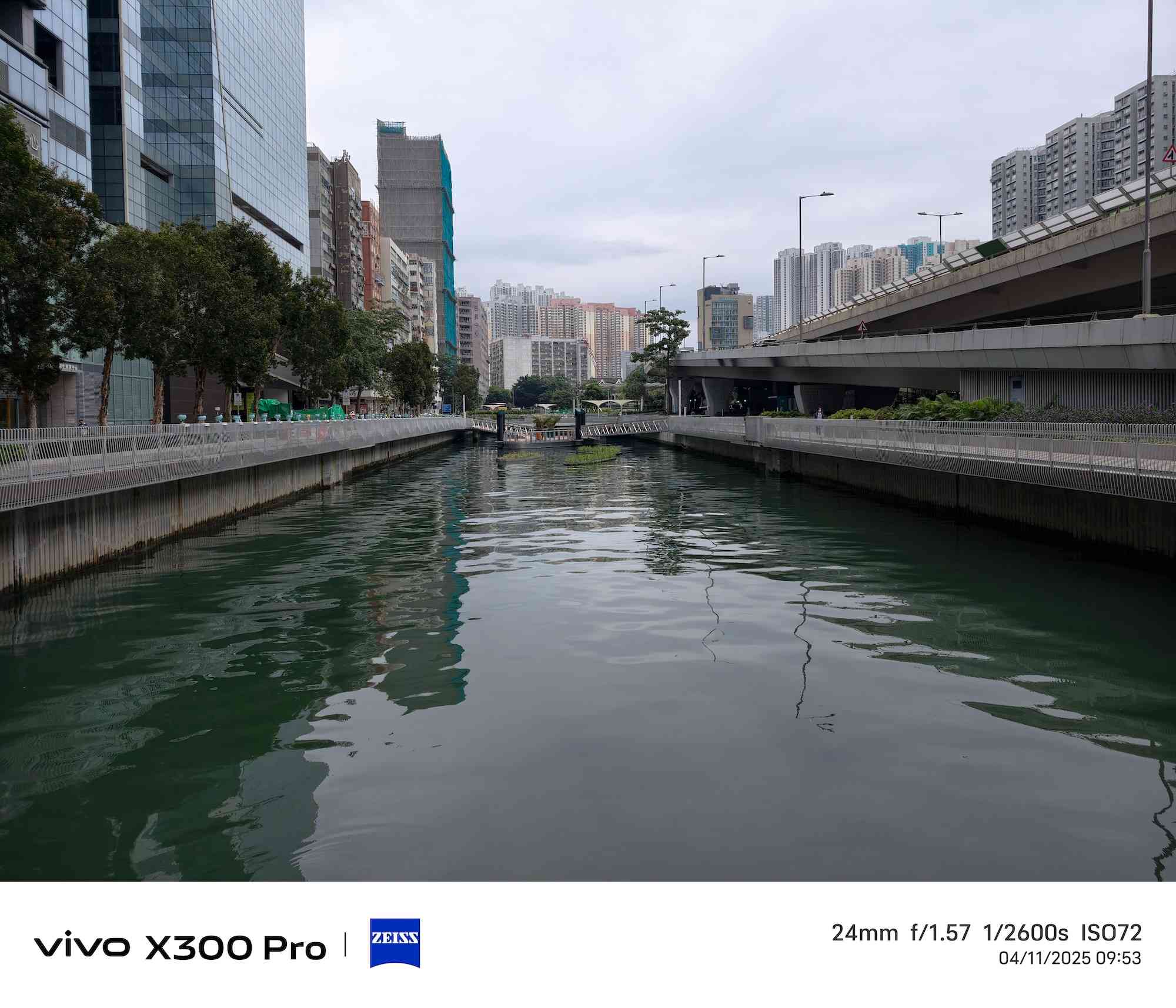 vivo X300 Pro高效能旗艦手機，蔡司鏡全面升級長焦攝力，100倍變焦影像極清晰細緻