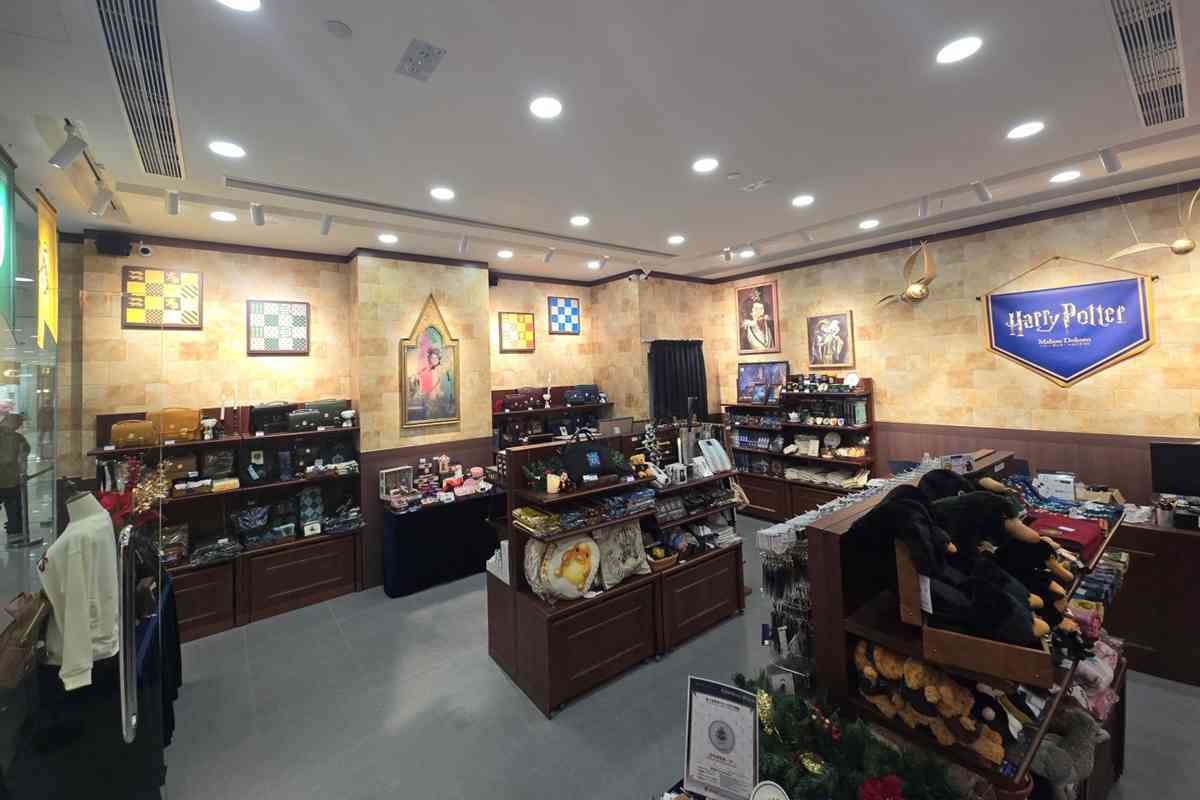 海港城Mahou Dokoro哈利波特主題快閃店︱主題聖誕樹掛飾＋保暖圍巾拖鞋＋限定商品