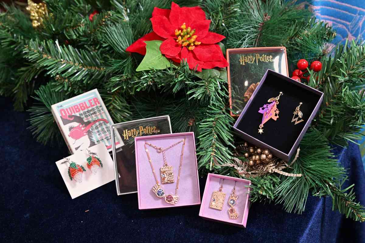 海港城Mahou Dokoro哈利波特主題快閃店︱主題聖誕樹掛飾＋保暖圍巾拖鞋＋限定商品