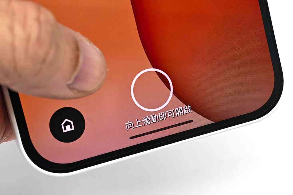 Nothing Phone (4a) 新加潛望式長焦鏡頭 全新Glyph Bar延續品牌玩味性