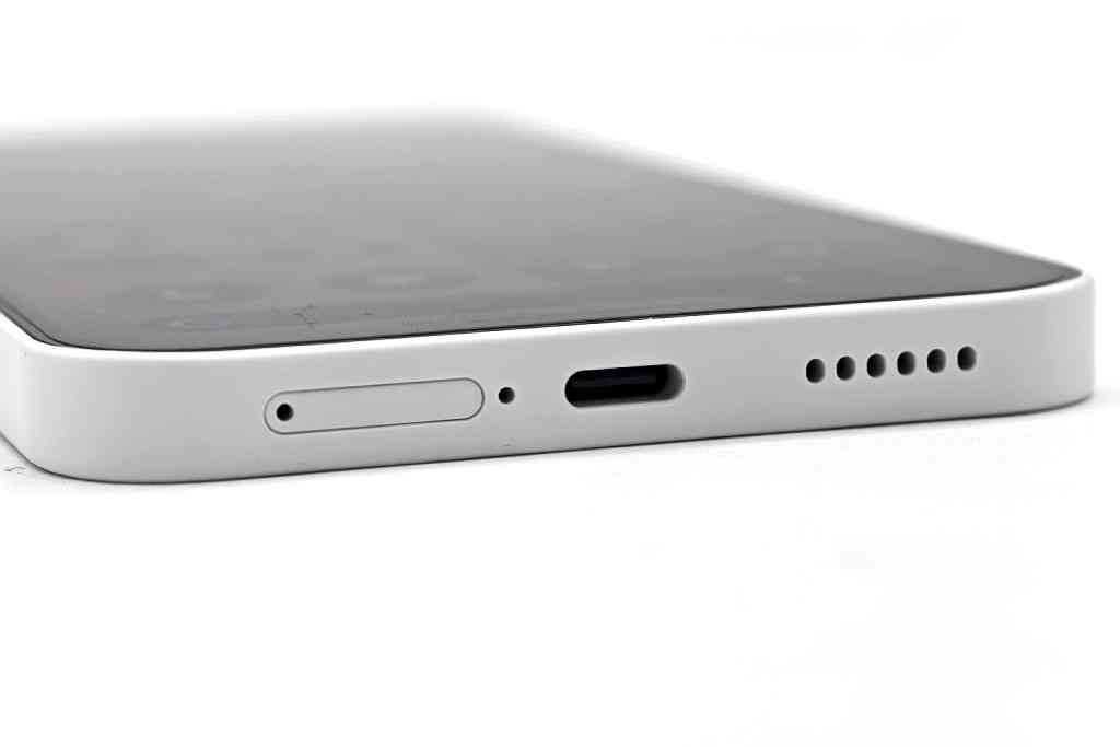 Nothing Phone (4a) 新加潛望式長焦鏡頭 全新Glyph Bar延續品牌玩味性