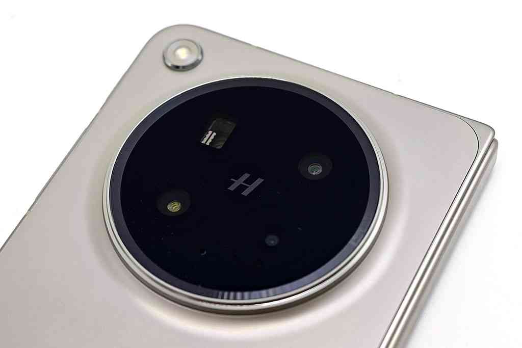 OPPO Find N6 │ 零感摺痕大熒幕，2億像素哈蘇三鏡，高階摺機之選