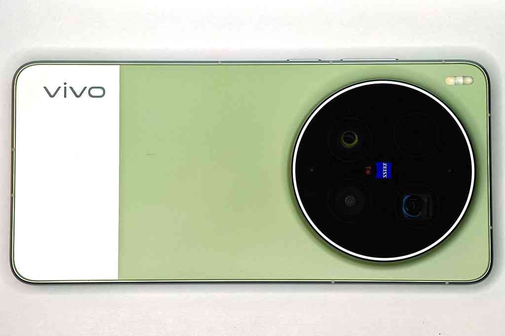 vivo X300 Ultra │專業影像創作旗艦手機，蔡司雙2億鏡拍出電影感
