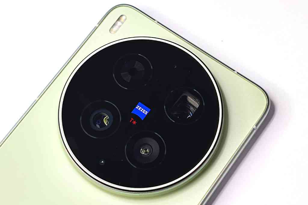 vivo X300 Ultra │專業影像創作旗艦手機，蔡司雙2億鏡拍出電影感