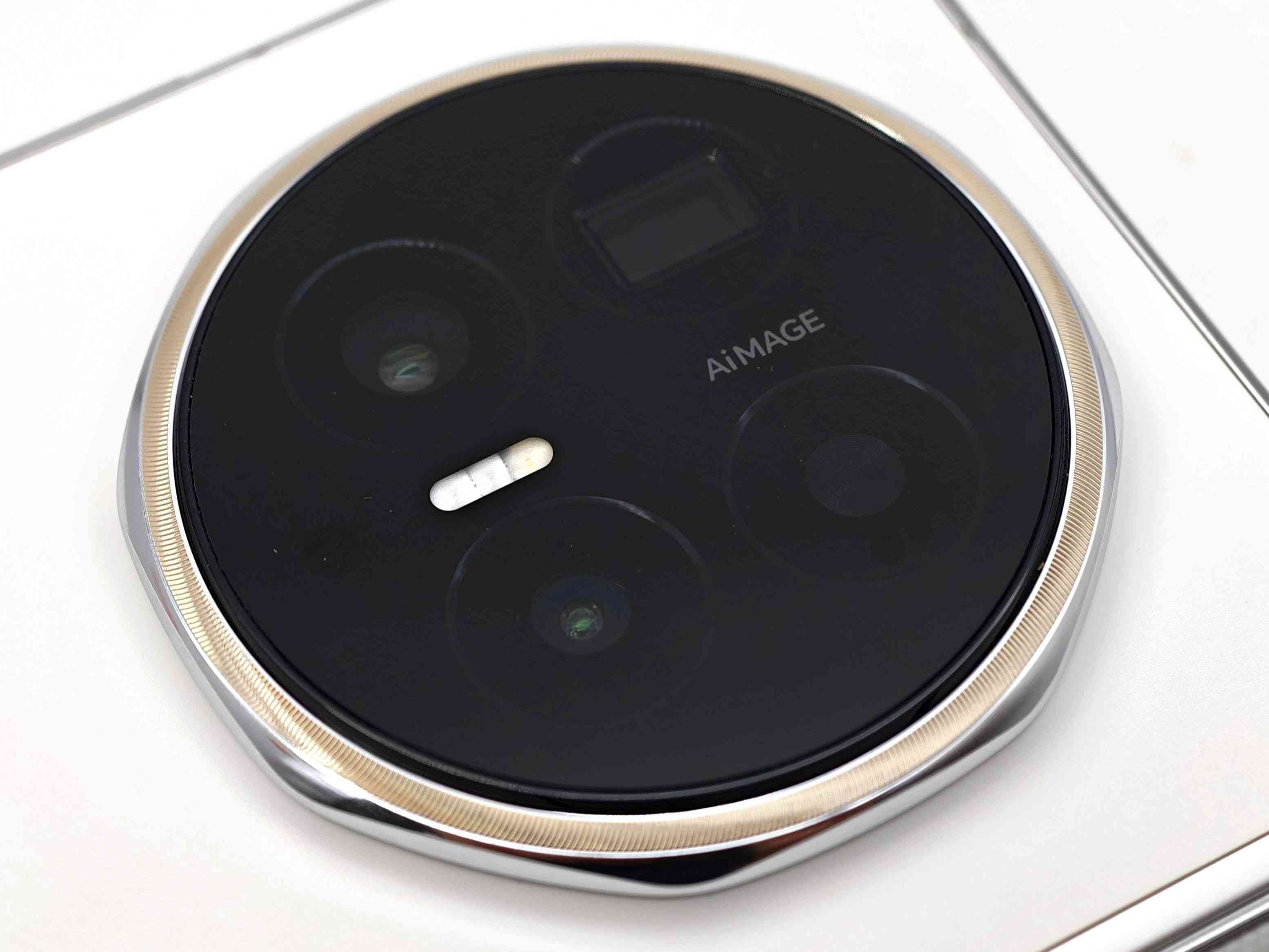 Honor Magic V6︱全能大熒幕輕薄摺機＋機身更耐用堅固＋優化AI體驗