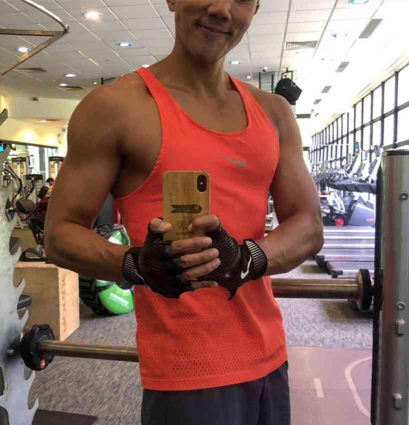 凍齡男神丨香港天后前男友內地開騷大曬麒麟臂　 Fit爆身形獲讚：比後生更靚仔