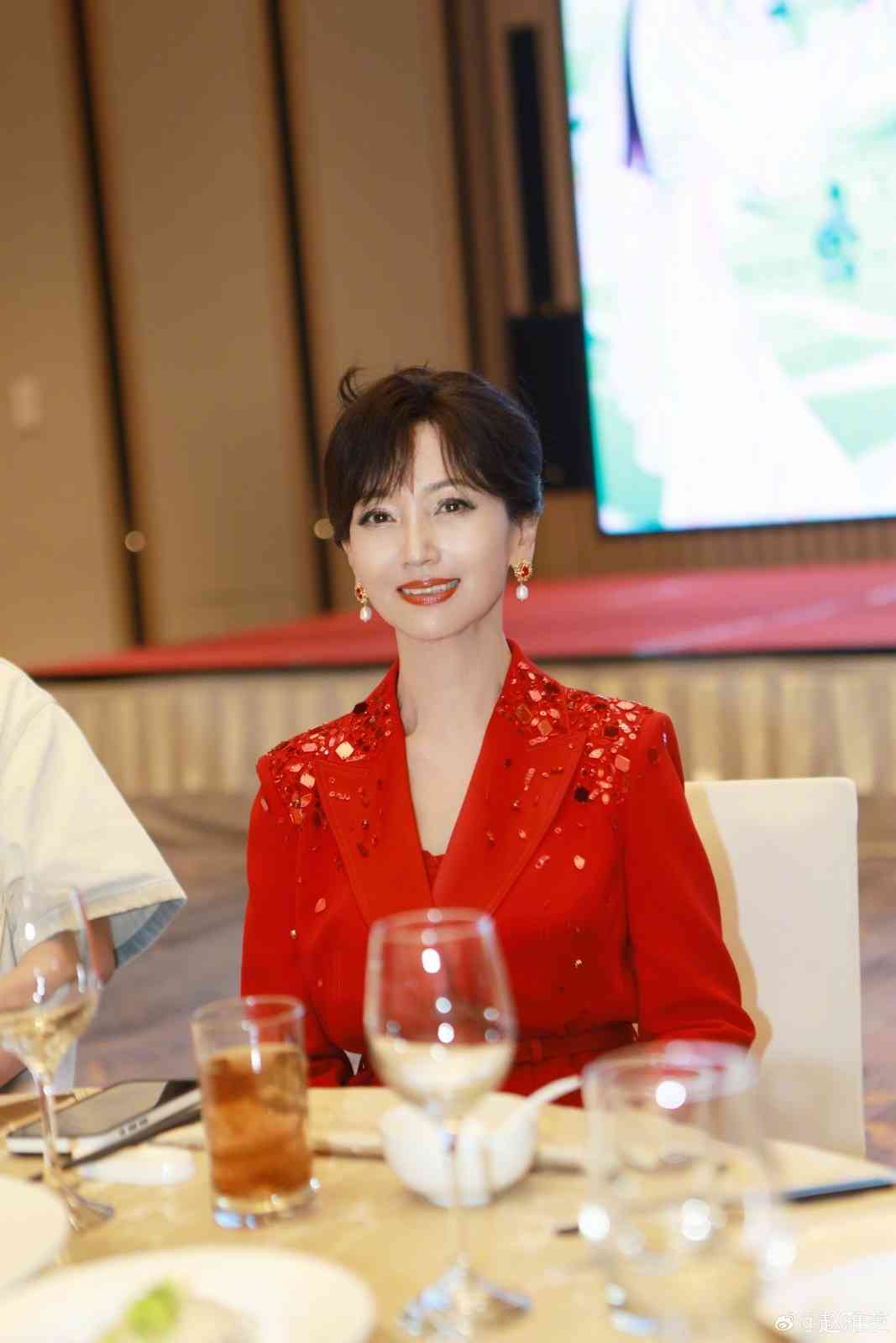 凍齡女神丨70年代TVB凍齡花旦「鄭少秋舊愛」突公開爆喊　傳2大原因令情緒崩潰