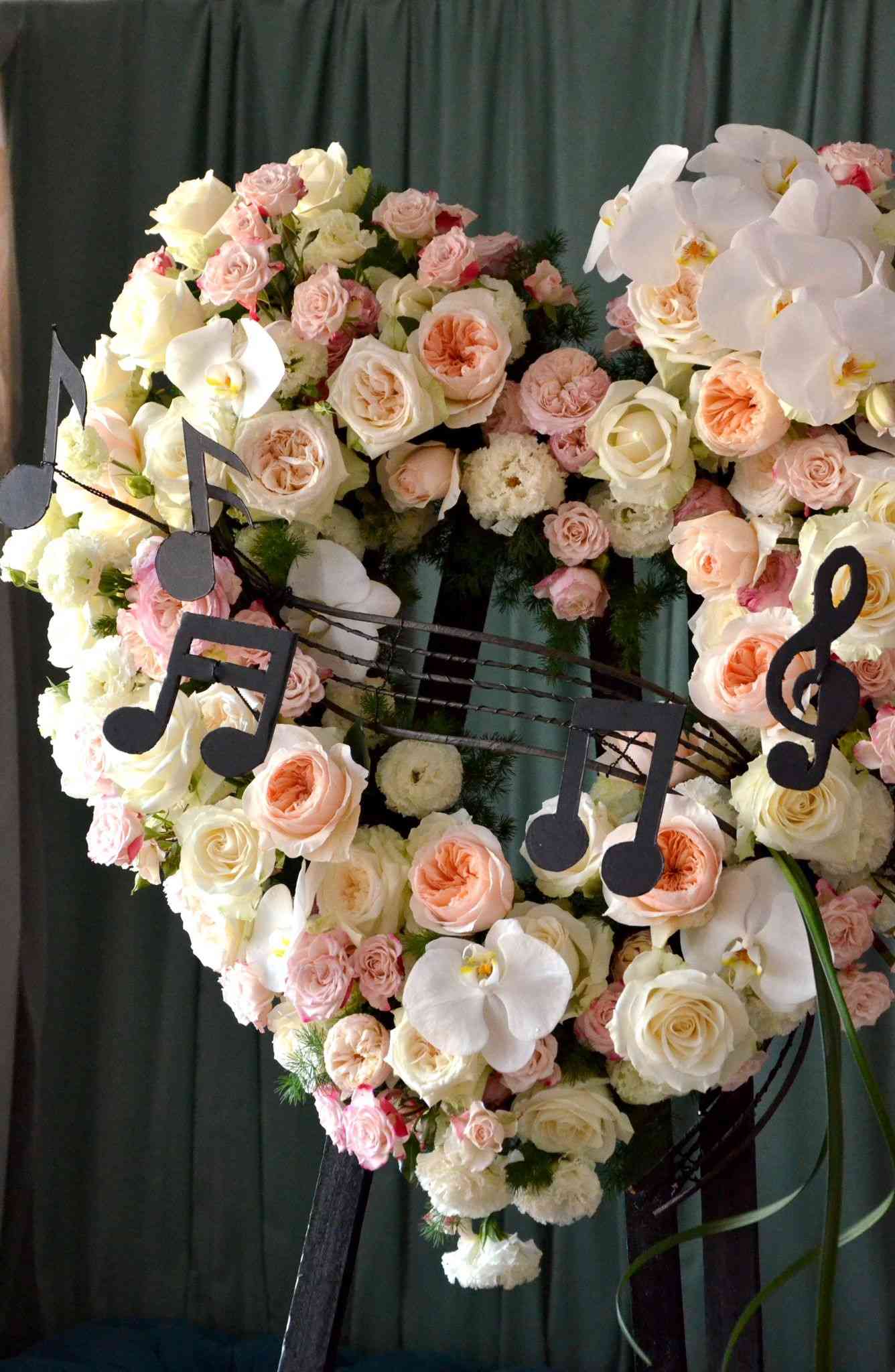 個人化創意花藝,療癒離別之痛 殯葬花選須知 個人化創意花藝,療癒離別之痛 殯葬花選須知