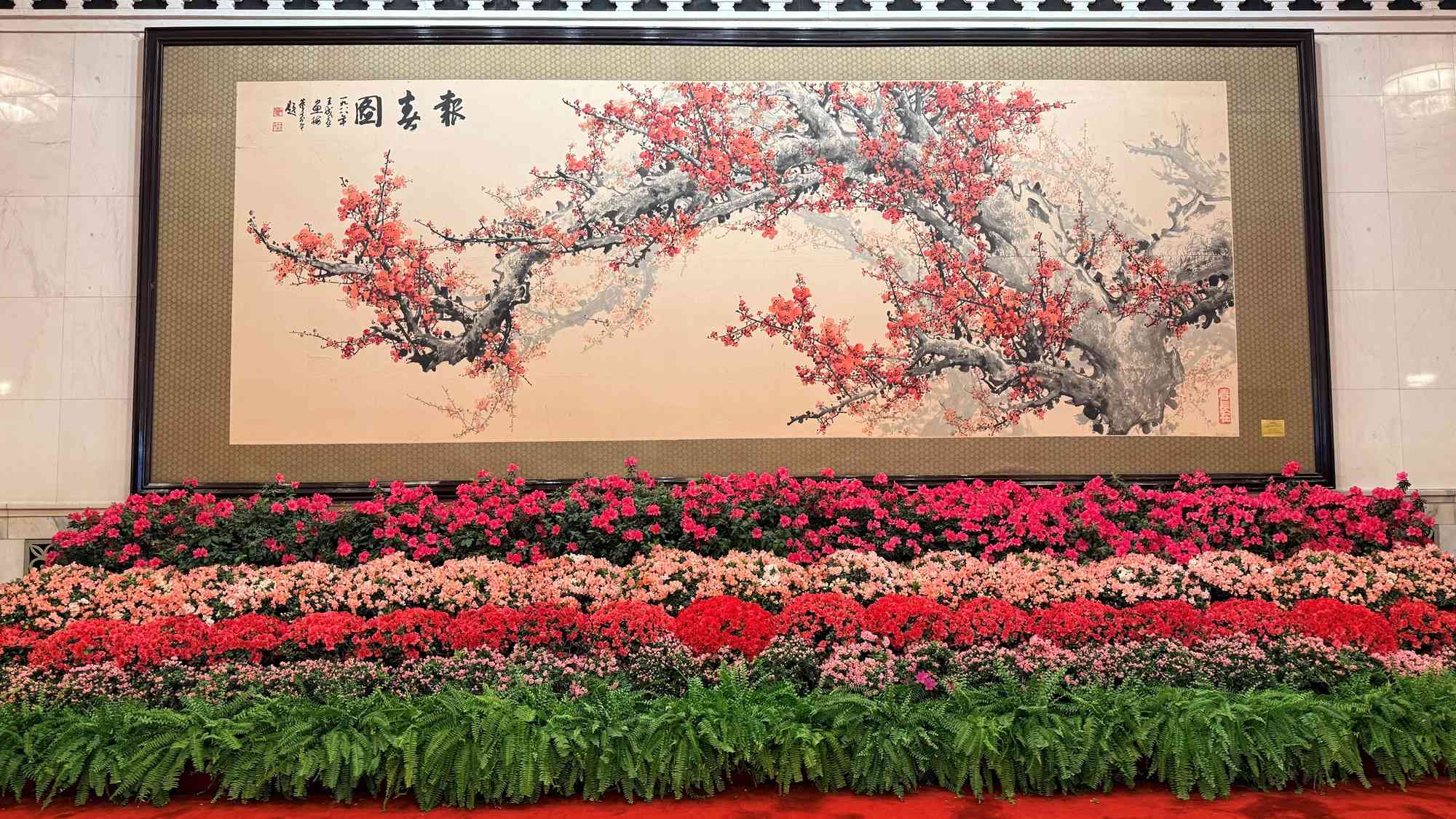 兩會圖輯｜銀裝素裹迎開幕，紀念文創獲青睞