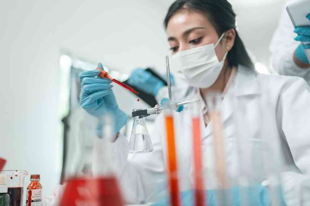 港股 | 午市前瞻 | 「派利是」需求限制港股升幅  信達生物炒興持續挑戰紅底
