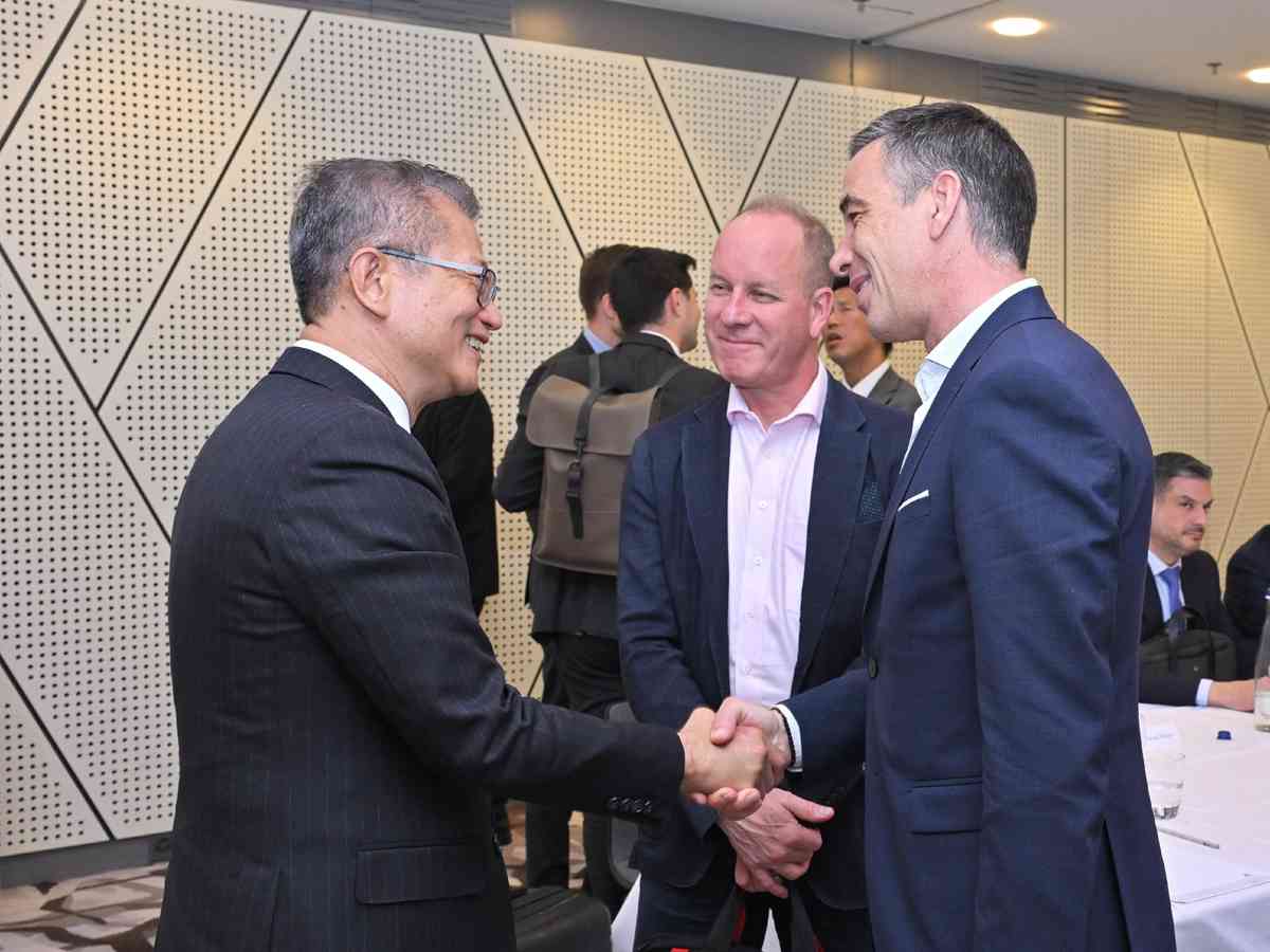 陳茂波訪蘇黎世：香港成資金安全港，IPO集資全球第一
