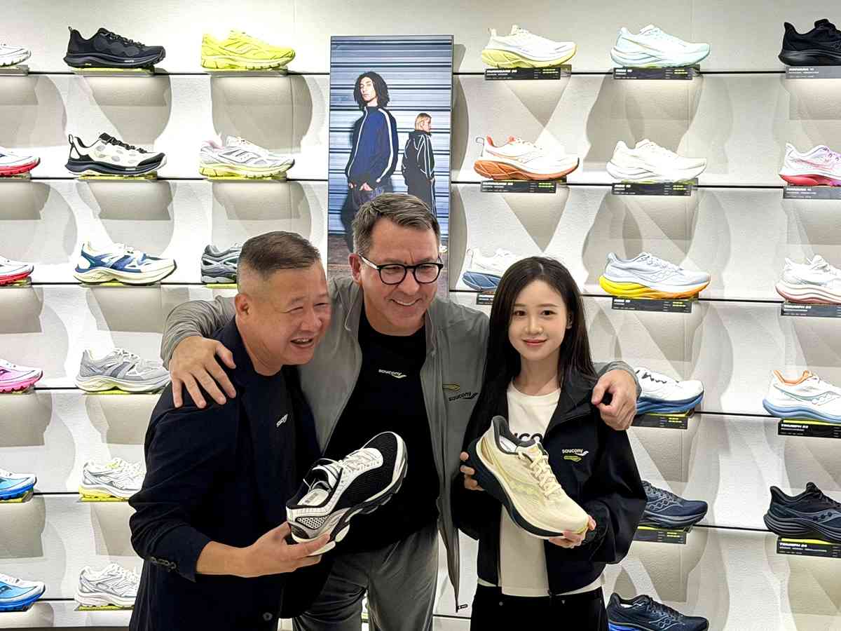 特步索康尼香港首店開幕，總裁田忠：料集團全年新開20至30間新店