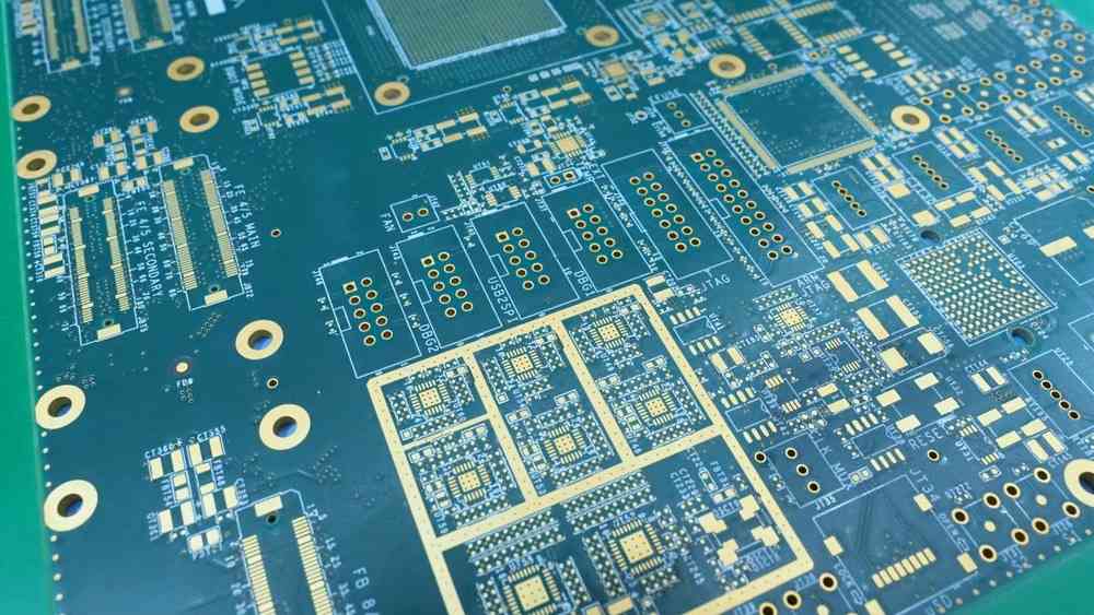 中建材附屬業務涉PCB材料獲熱炒，專家提醒熱潮或近水尾高追有風險