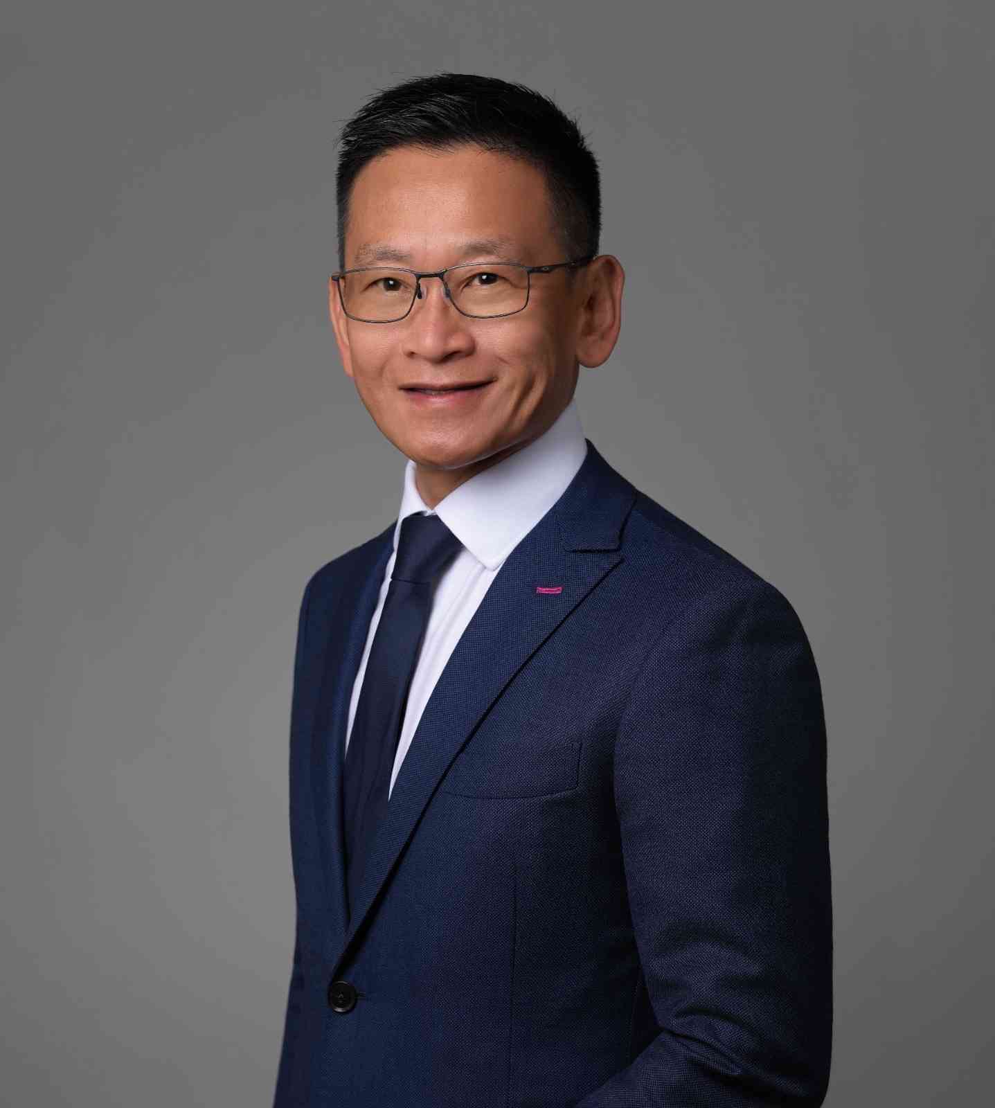 恒隆委任蔡德粦接替盧韋柏任行政總裁，10月1日生效，蔡德粦現為玩具「反」斗城亞洲CEO