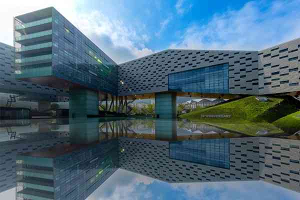 理想 | FOCUS | 「職業經理人」成也敗也，理想萬科殊途同歸