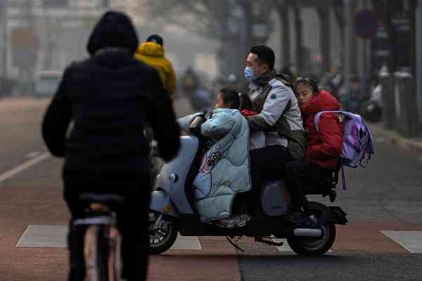 中國經濟 | FOCUS | 人口樓市「雙支柱」坍塌，供強需弱亟待破題