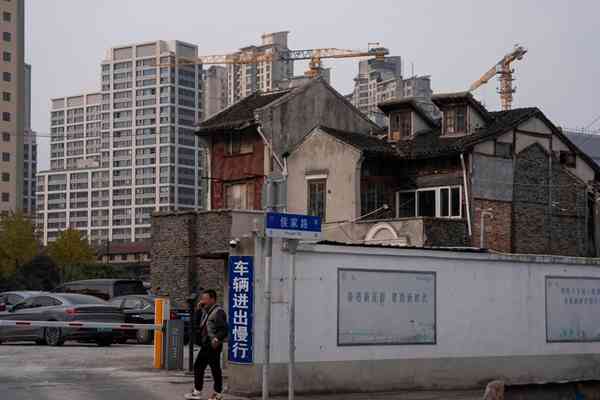 中國經濟 | FOCUS | 人口樓市「雙支柱」坍塌，供強需弱亟待破題