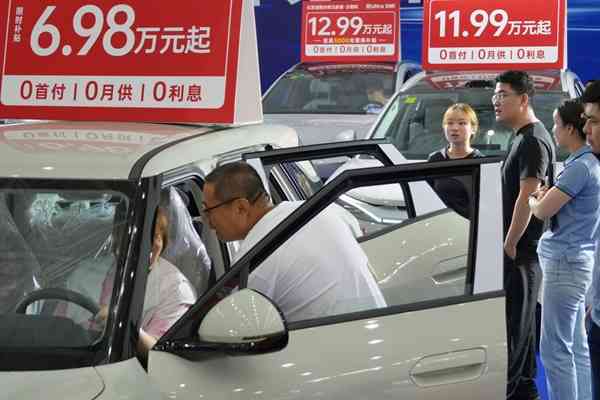 中國經濟 | FOCUS | 車市砸盤消費轉負，靈活就業急需托底