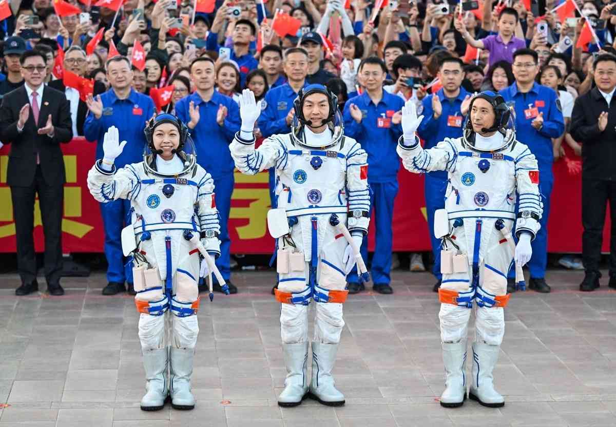 香港首位載荷專家黎家盈升空，行政長官祝賀並感謝國家