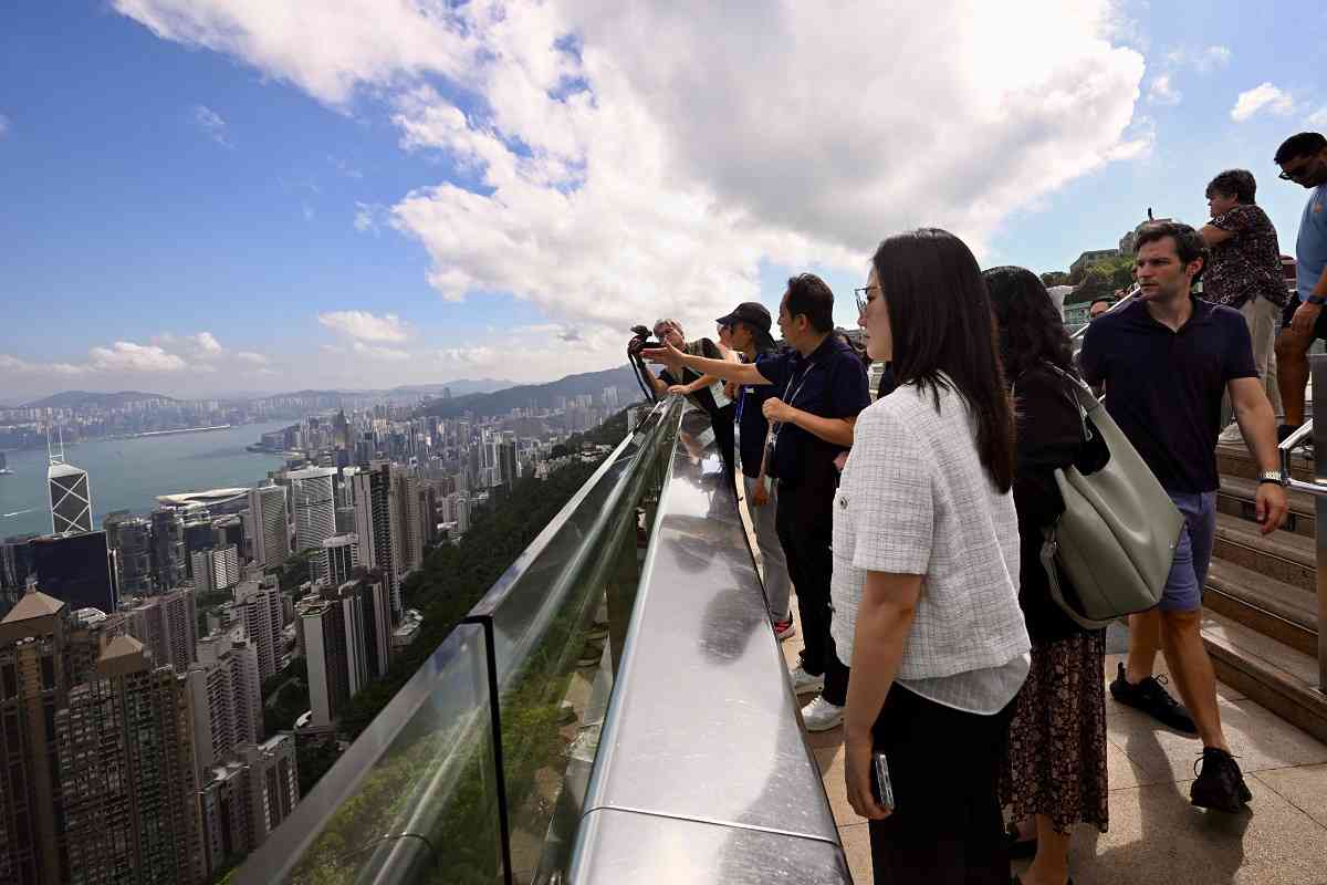 APEC財長會一連兩日在香港舉行，大會設晚宴款待及為代表團成員安排參觀活動（圖輯）