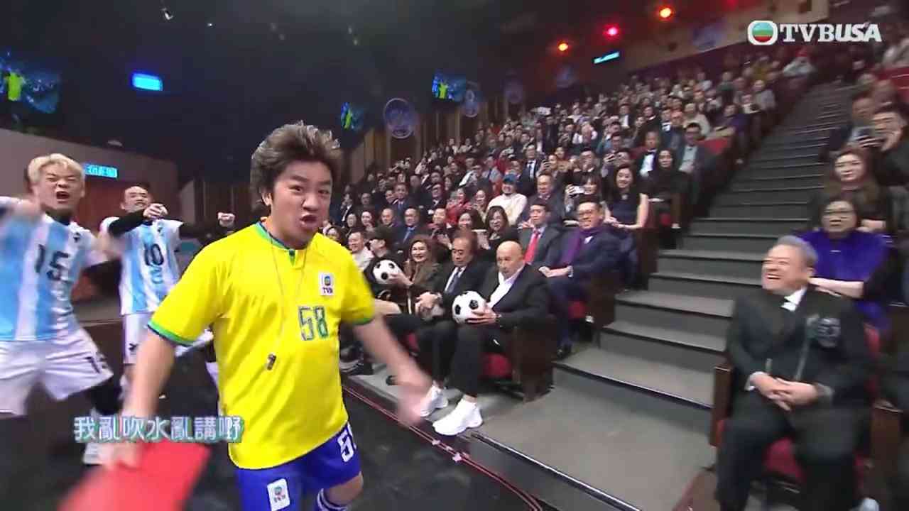 無線台慶│李家鼎病癒後暴瘦演出,曾志偉否認辭職,葉蒨文拋胸搶鏡 無線台慶│李家鼎病癒後暴瘦演出,曾志偉否認辭職,葉蒨文拋胸搶鏡