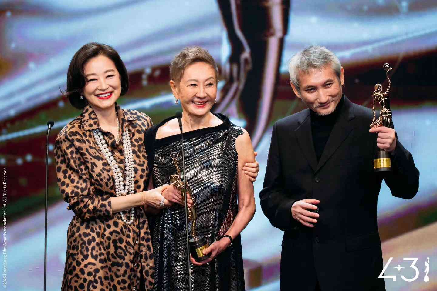 資深電影人施南生離世享年75歲，因細菌感染引發多重器官衰竭離世，曾獲終身成就獎，好友林青霞發文悼念不捨