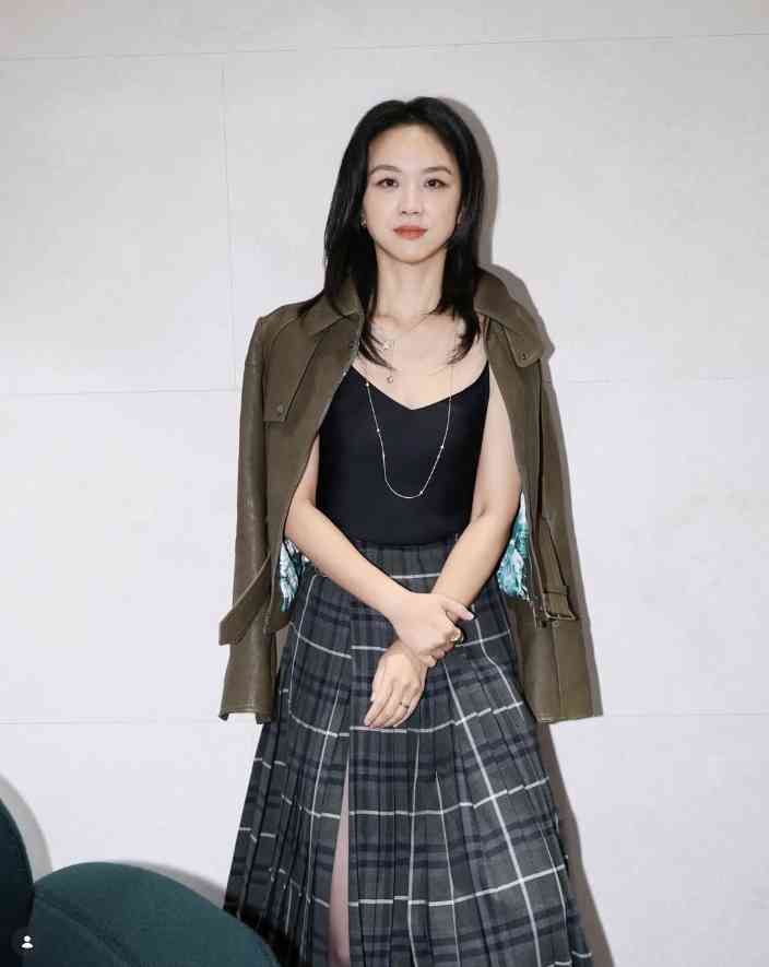 高齡產子︱46歲湯唯誕二胎一家四口握手照報喜 湊成「好」字，08年透過優才計畫成為香港人
