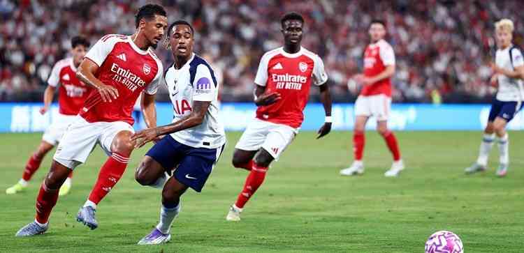 曼城攻強, 紐卡素主場頑抗;熱刺守弱, 阿仙奴高效搶分 曼城攻強, 紐卡素主場頑抗;熱刺守弱, 阿仙奴高效搶分