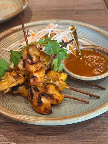 時尚越南食府Bistro Hoi An進駐九龍圓方，必吃會安烤乳豬、越式生牛肉他他、香茅燒雞臘腸飯