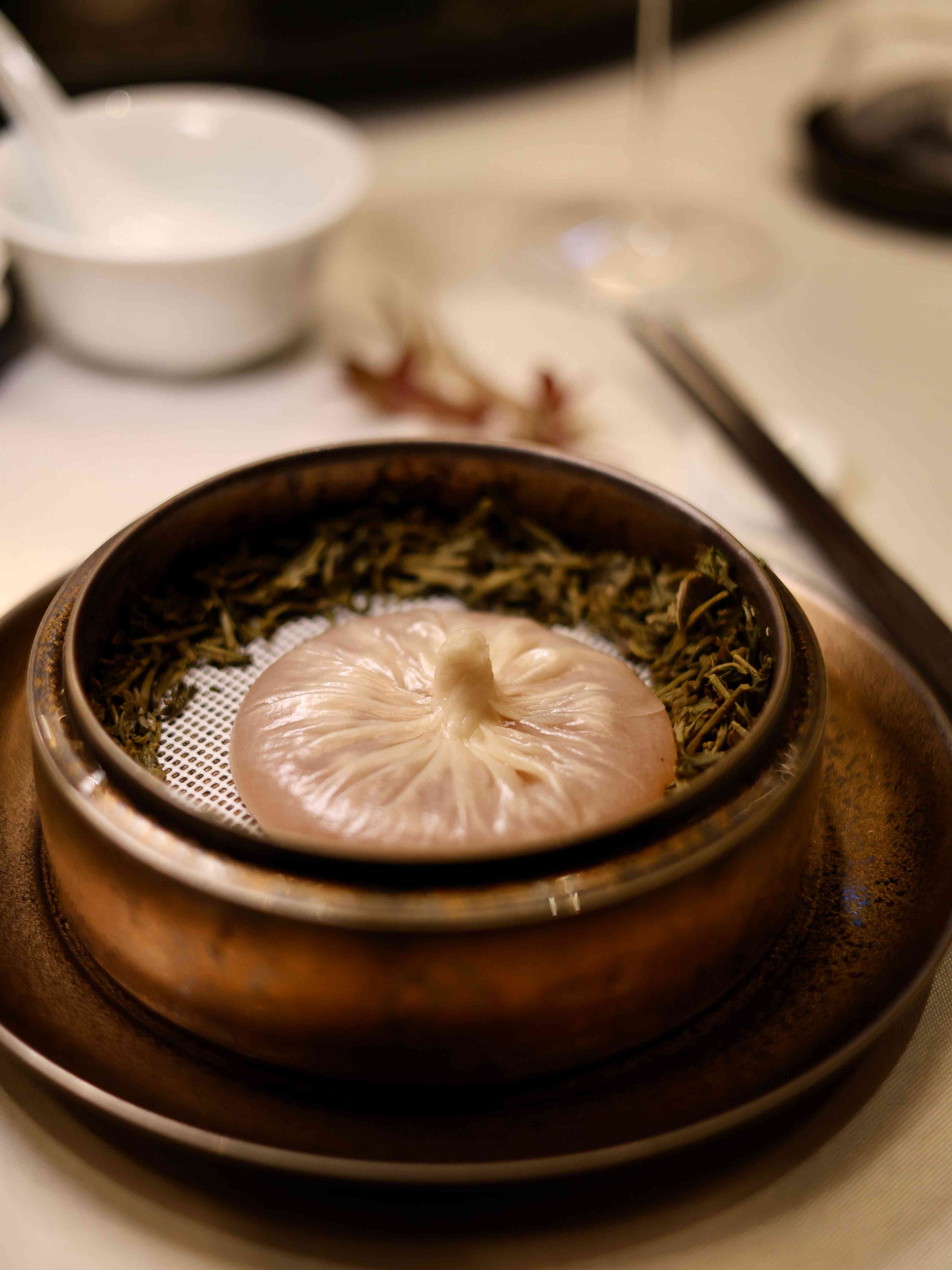 世界50最佳餐廳上榜中菜聯乘杭州米芝蓮二星!龍井蝦仁紙皮湯包、東坡婆參春卷,跨越城市的味覺之旅 世界50最佳餐廳上榜中菜聯乘杭州米芝蓮二星!龍井蝦仁紙皮湯包、東坡婆參春卷,跨越城市的味覺之旅