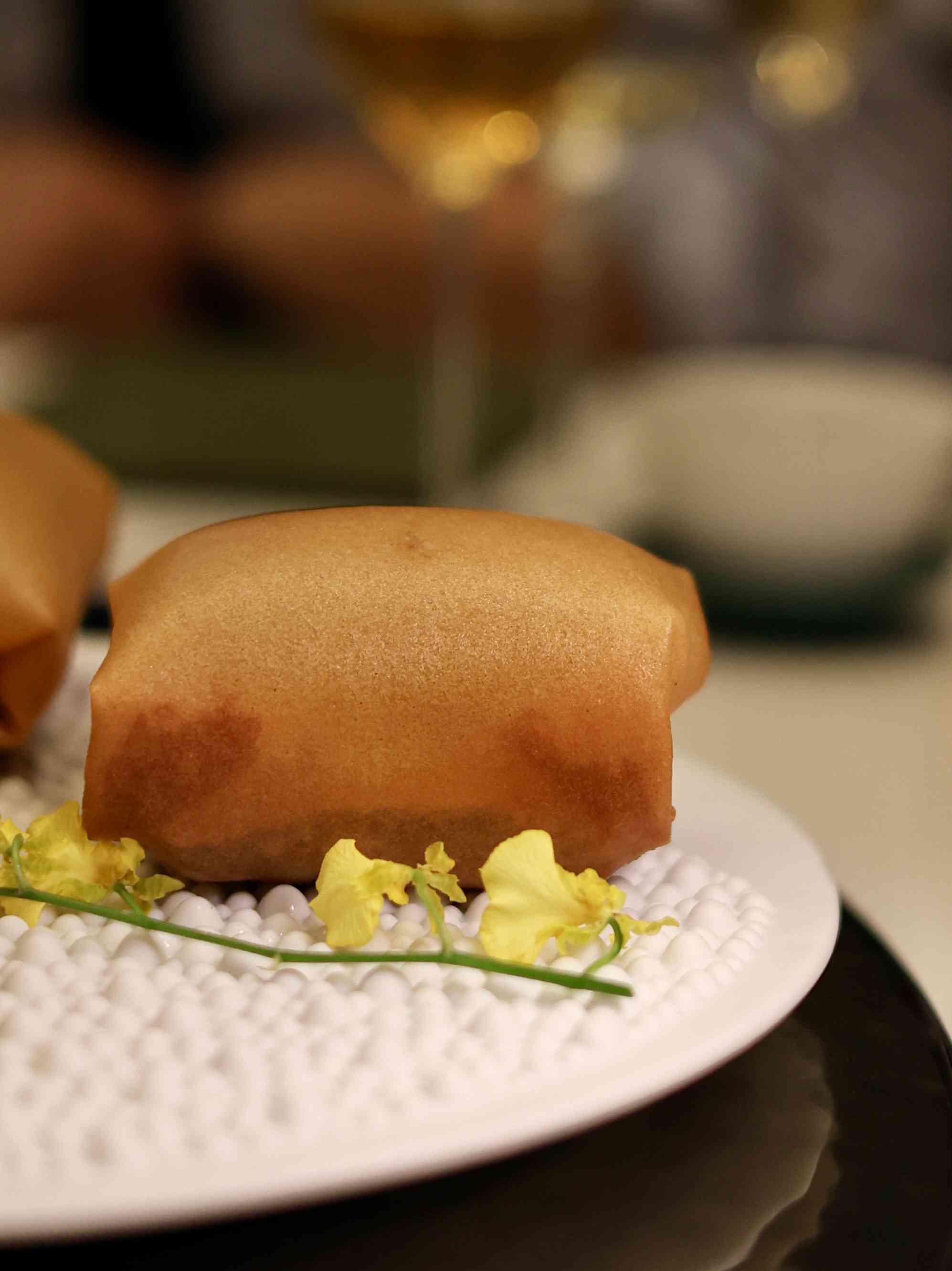 世界50最佳餐廳上榜中菜聯乘杭州米芝蓮二星!龍井蝦仁紙皮湯包、東坡婆參春卷,跨越城市的味覺之旅 世界50最佳餐廳上榜中菜聯乘杭州米芝蓮二星!龍井蝦仁紙皮湯包、東坡婆參春卷,跨越城市的味覺之旅