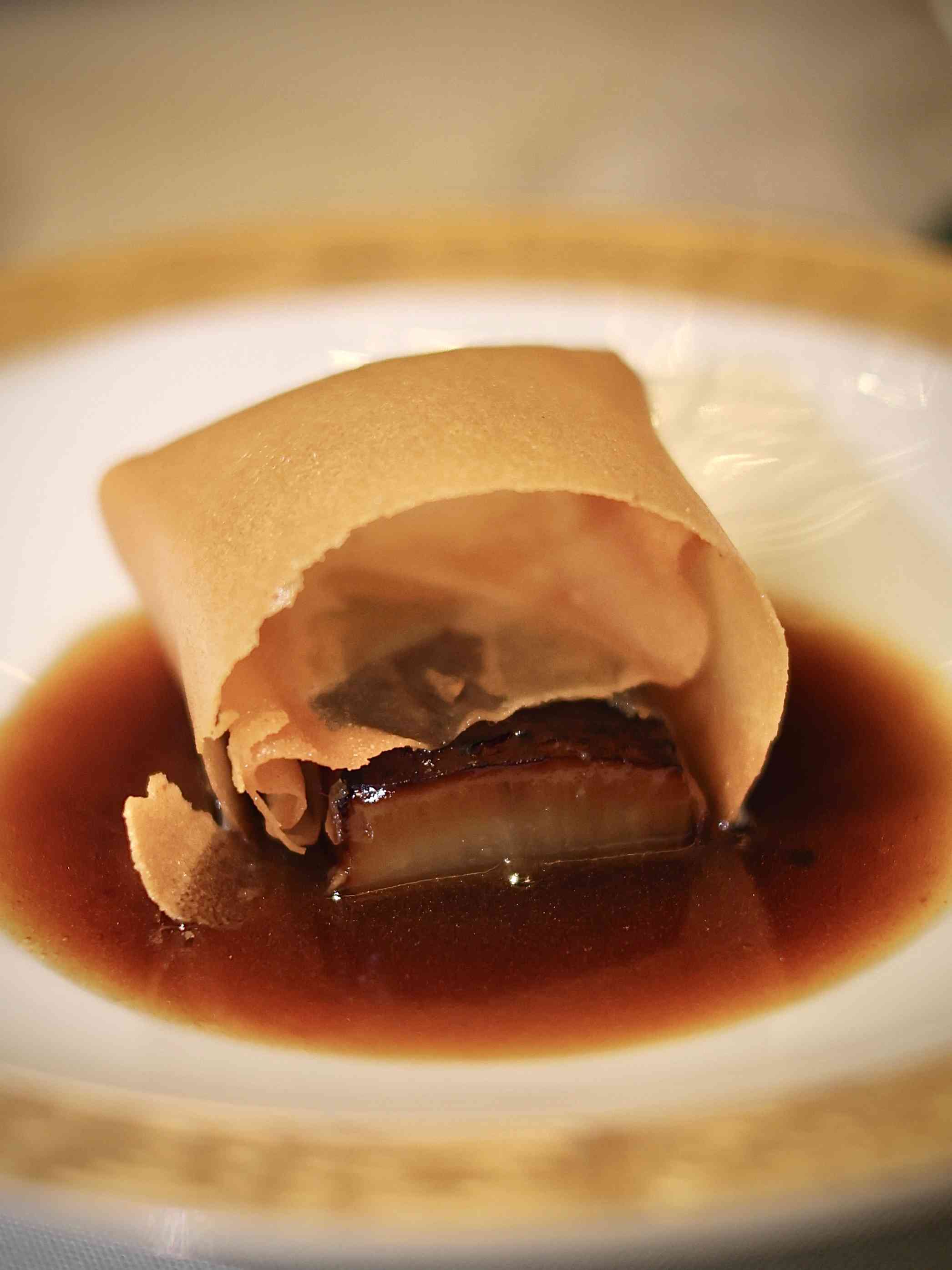 世界50最佳餐廳上榜中菜聯乘杭州米芝蓮二星!龍井蝦仁紙皮湯包、東坡婆參春卷,跨越城市的味覺之旅 世界50最佳餐廳上榜中菜聯乘杭州米芝蓮二星!龍井蝦仁紙皮湯包、東坡婆參春卷,跨越城市的味覺之旅