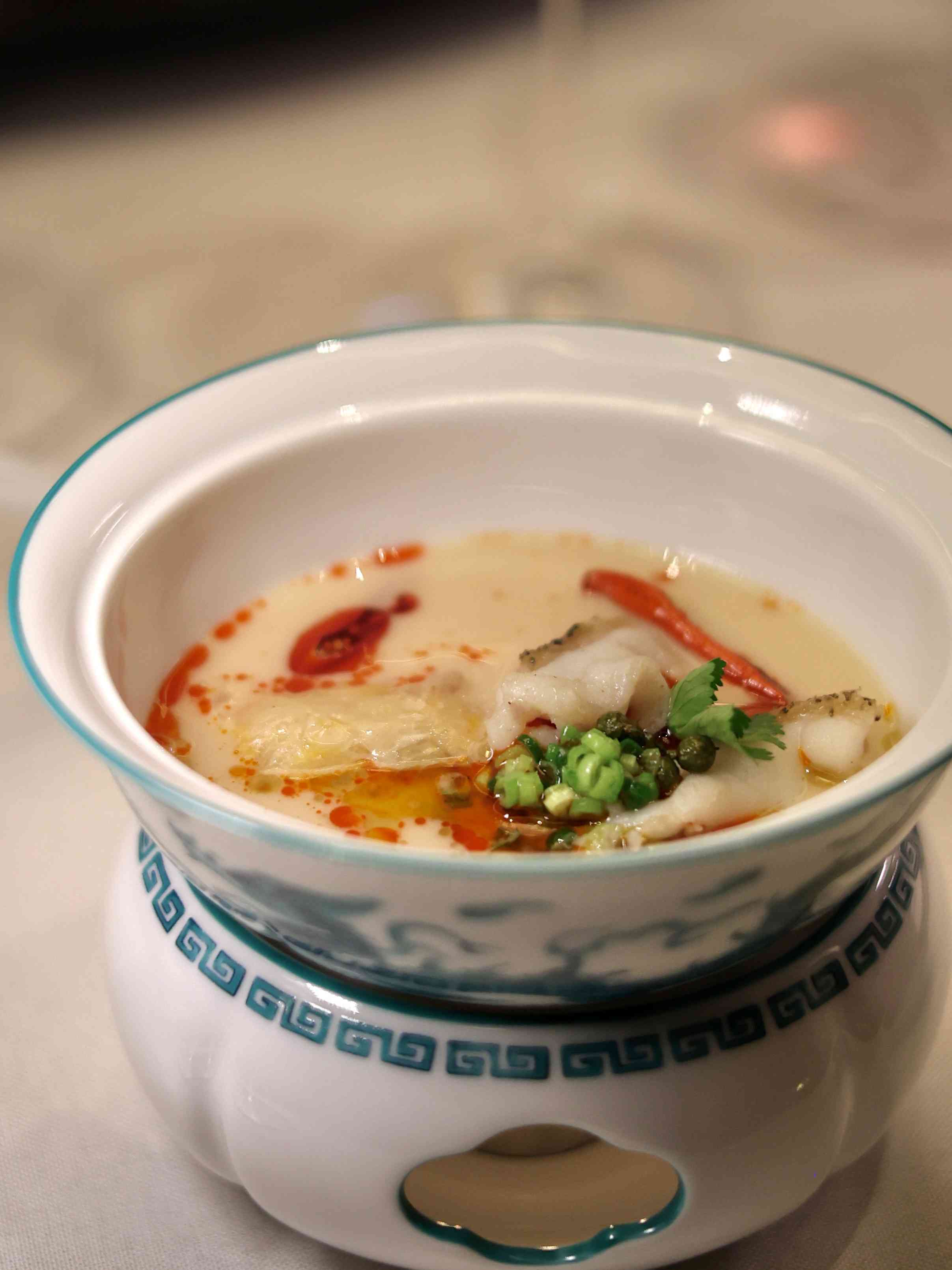 世界50最佳餐廳上榜中菜聯乘杭州米芝蓮二星!龍井蝦仁紙皮湯包、東坡婆參春卷,跨越城市的味覺之旅 世界50最佳餐廳上榜中菜聯乘杭州米芝蓮二星!龍井蝦仁紙皮湯包、東坡婆參春卷,跨越城市的味覺之旅