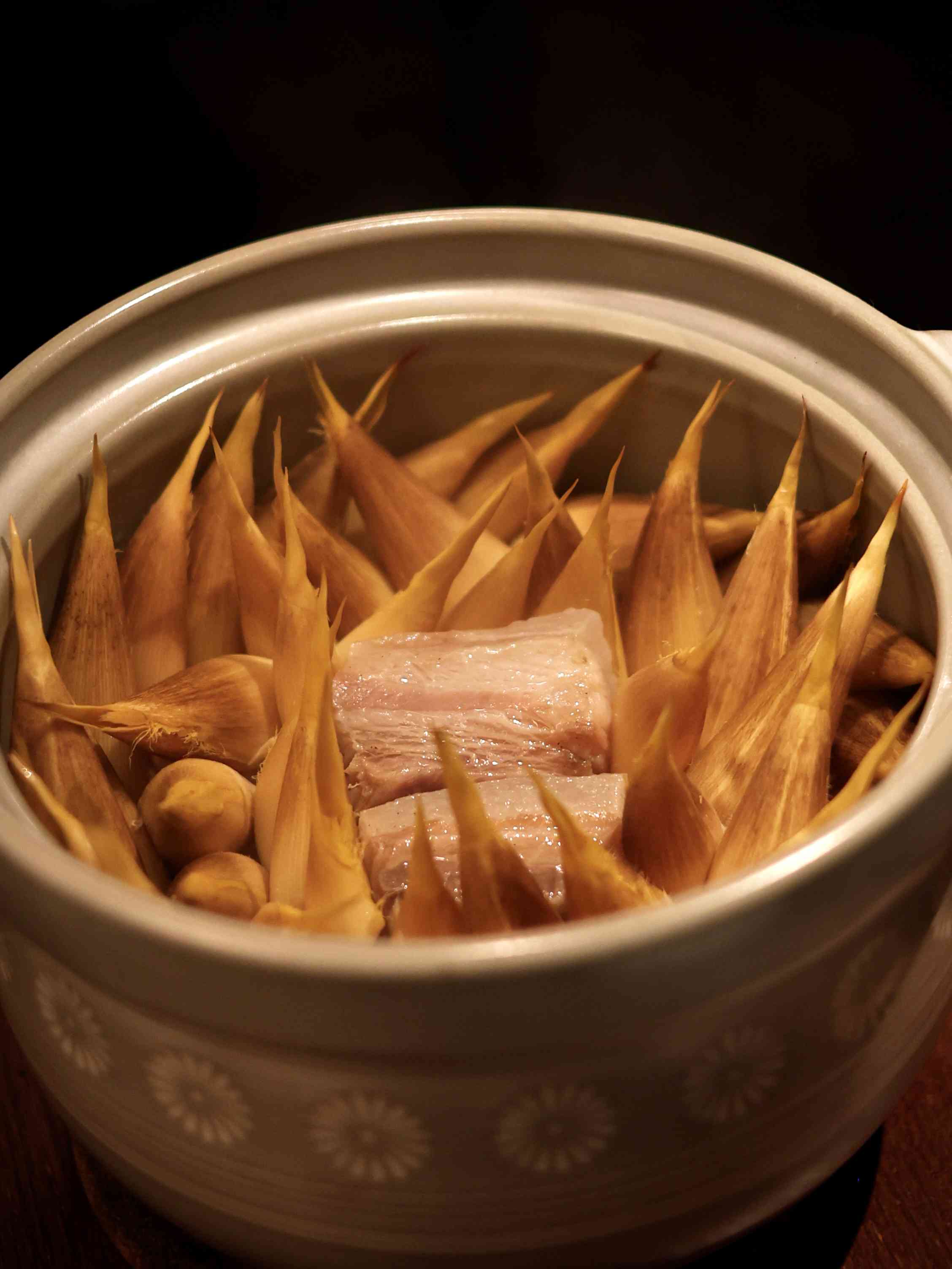 世界50最佳餐廳上榜中菜聯乘杭州米芝蓮二星!龍井蝦仁紙皮湯包、東坡婆參春卷,跨越城市的味覺之旅 世界50最佳餐廳上榜中菜聯乘杭州米芝蓮二星!龍井蝦仁紙皮湯包、東坡婆參春卷,跨越城市的味覺之旅