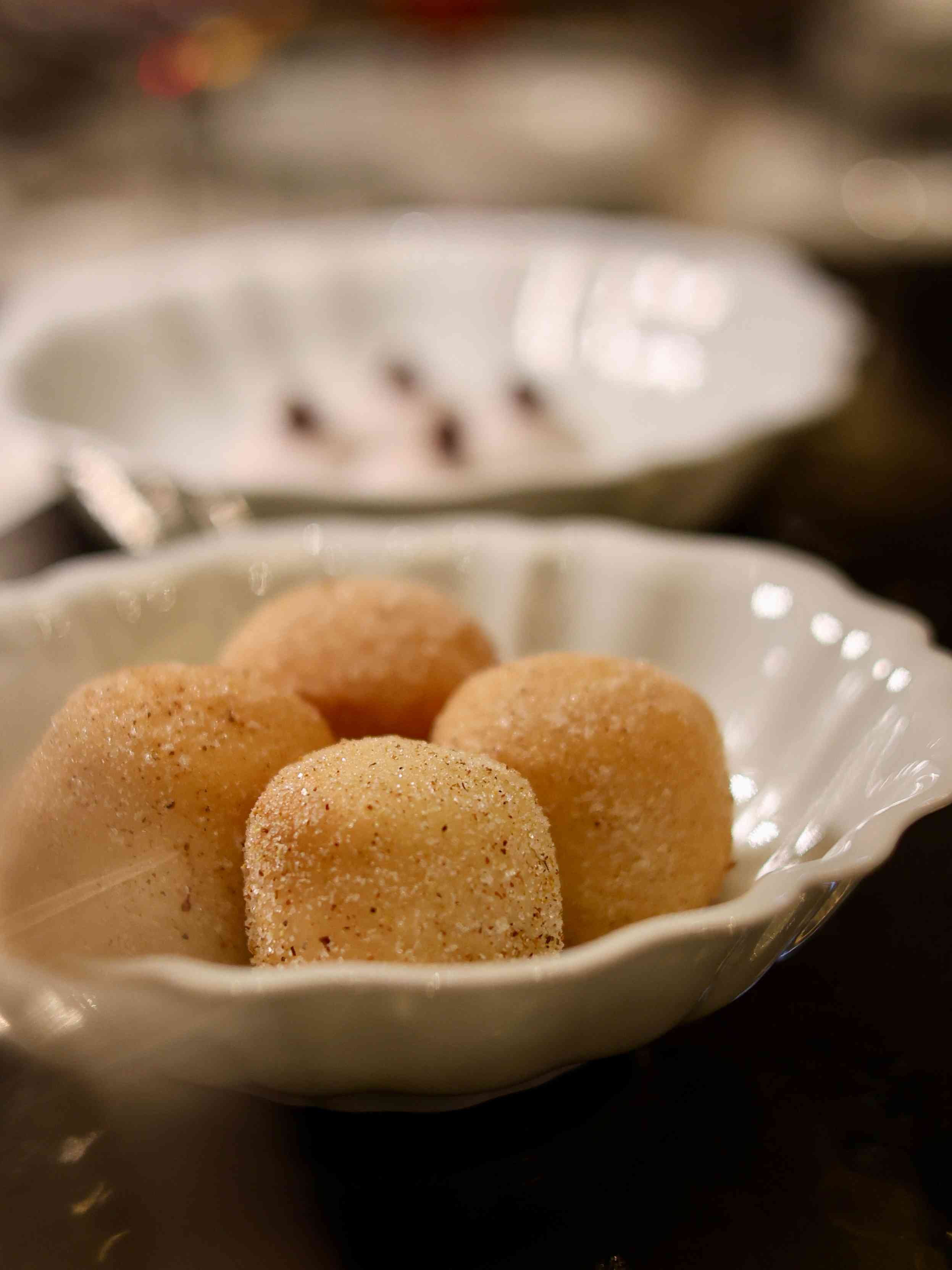 世界50最佳餐廳上榜中菜聯乘杭州米芝蓮二星!龍井蝦仁紙皮湯包、東坡婆參春卷,跨越城市的味覺之旅 世界50最佳餐廳上榜中菜聯乘杭州米芝蓮二星!龍井蝦仁紙皮湯包、東坡婆參春卷,跨越城市的味覺之旅