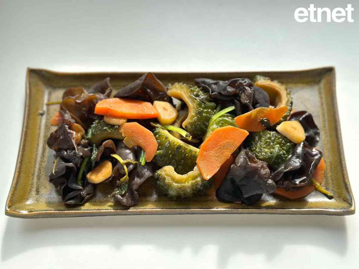 涼瓜 苦瓜 半世瓜  今期清爽素菜食譜：紅蘿蔔雲耳清炒涼瓜