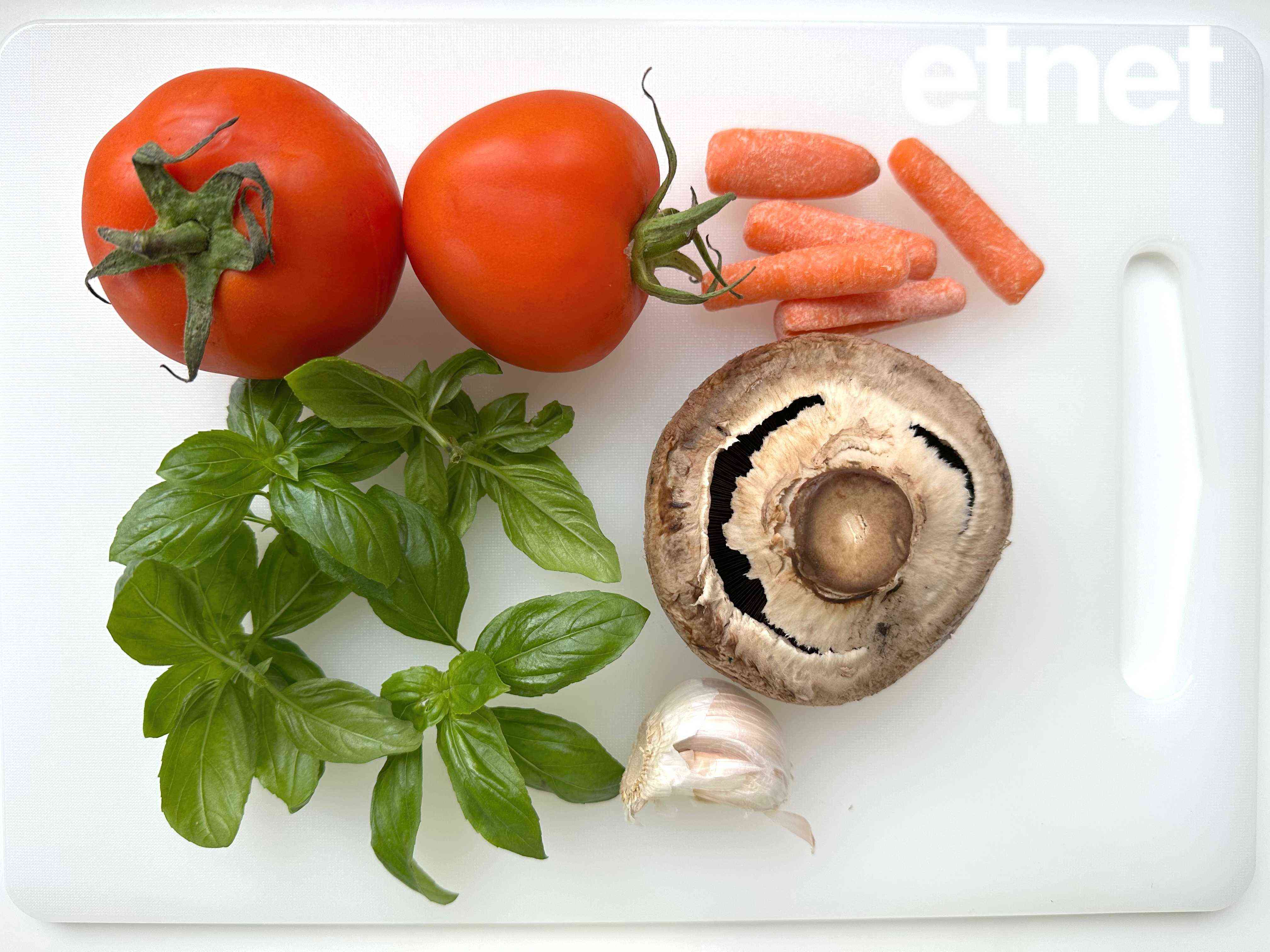 今期素食譜推薦：羅勒番茄汁煮大蘑菇　肥美肉厚怎能不愛它