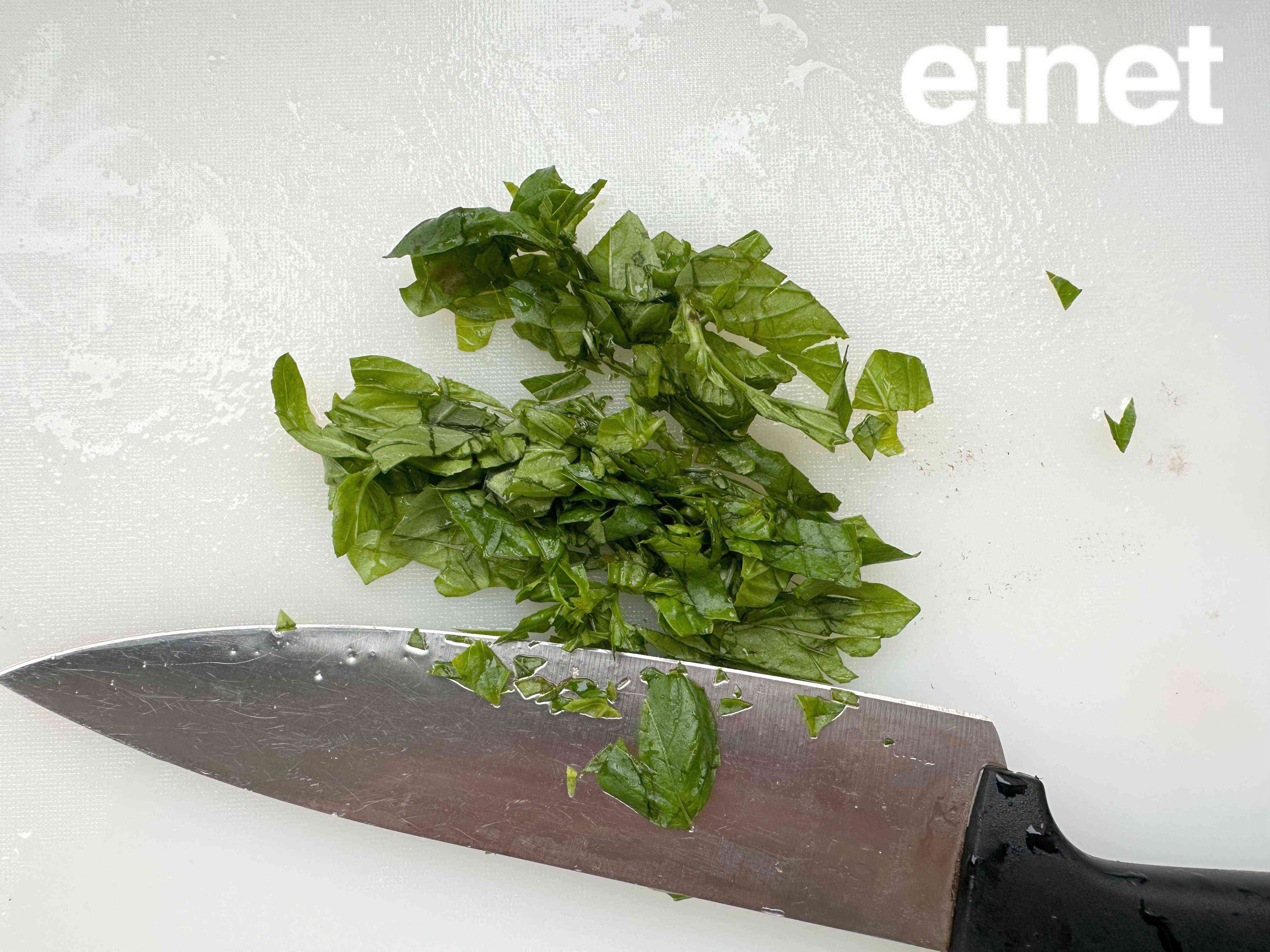 今期素食譜推薦：羅勒番茄汁煮大蘑菇　肥美肉厚怎能不愛它