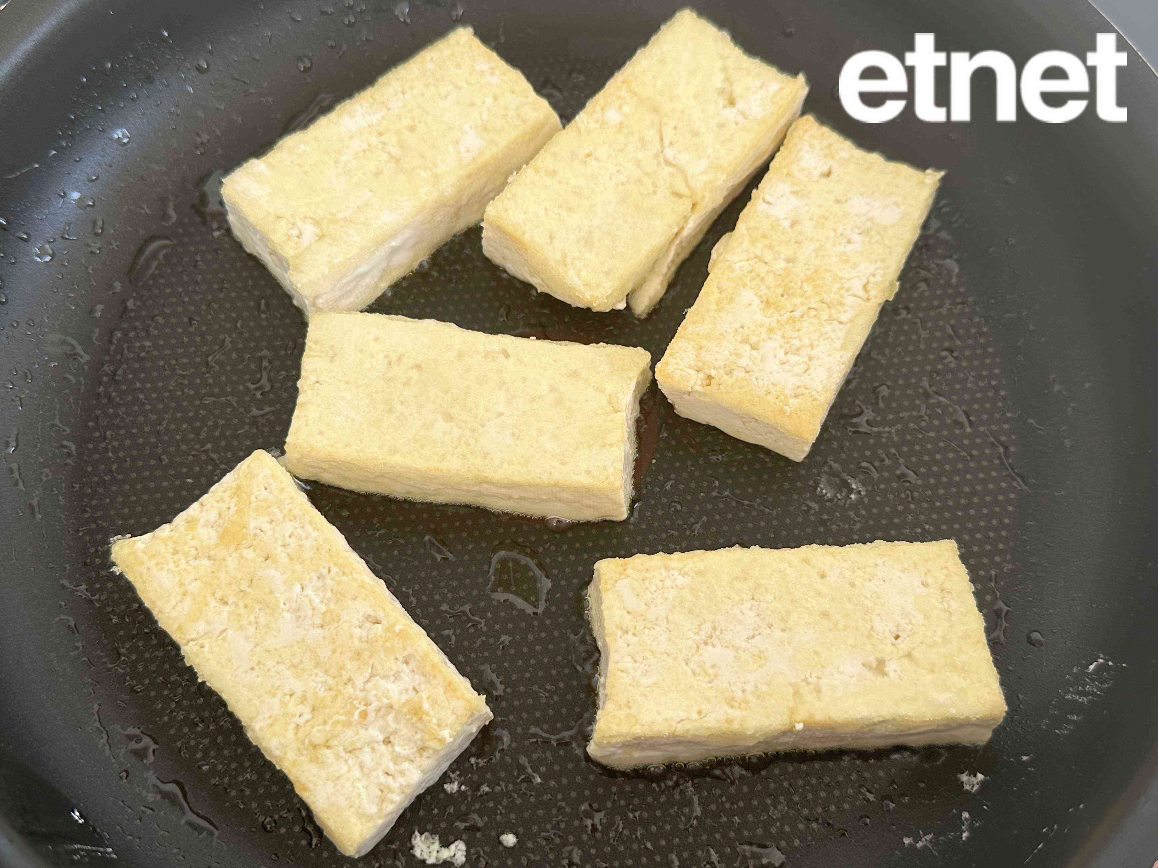 素食譜推薦：香荽甜椒煎豆腐塊  平凡豆腐的不平凡