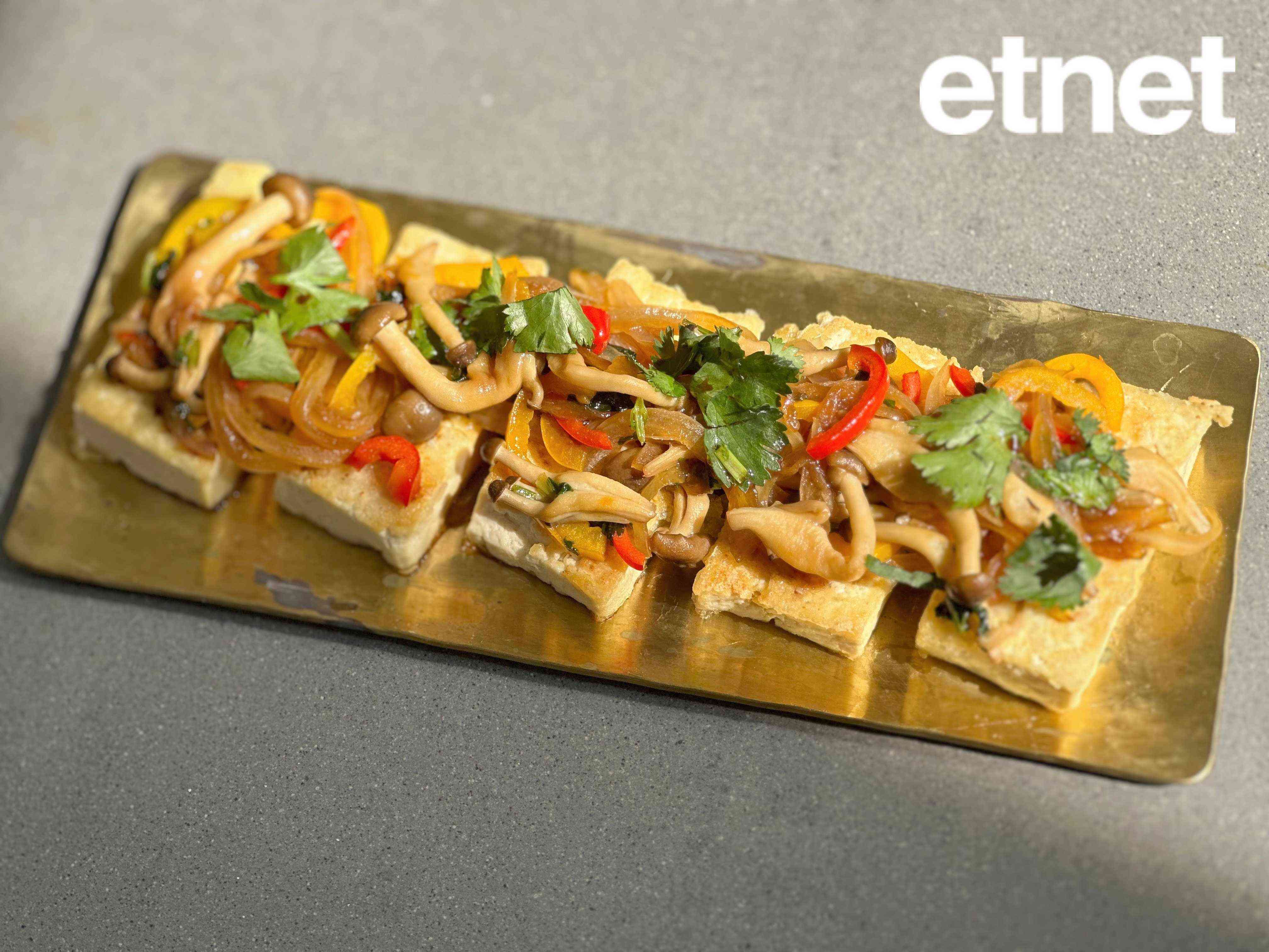 素食譜推薦：香荽甜椒煎豆腐塊  平凡豆腐的不平凡