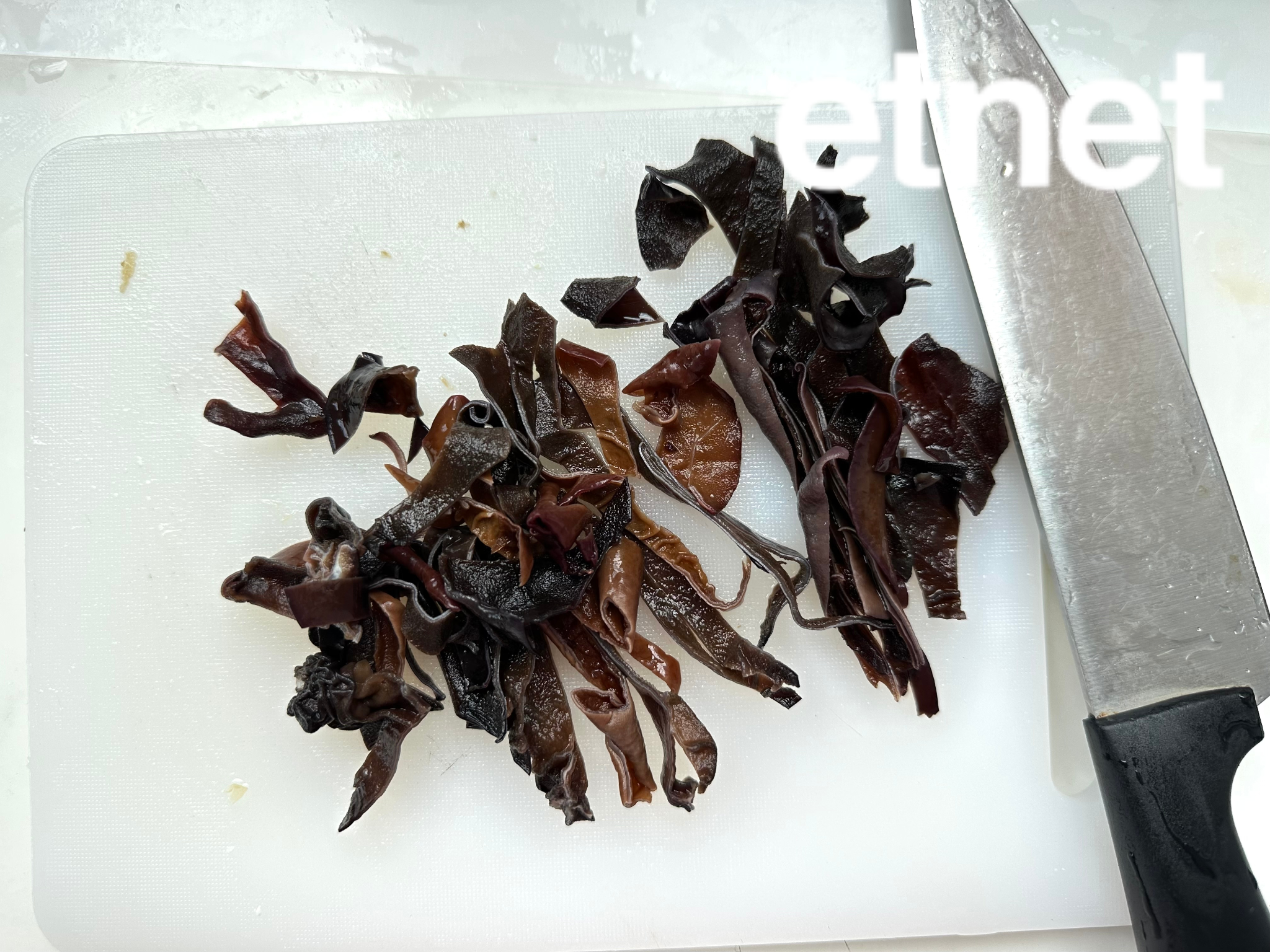 氣溫飊升要清熱下火，夏日素湯推介：芫荽冬菇豆腐清湯