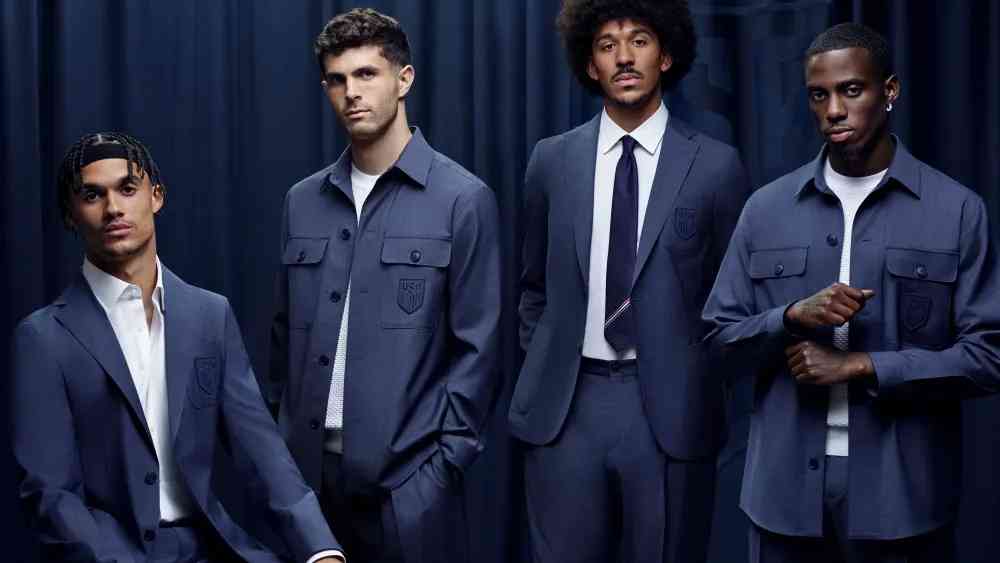 世界盃2026｜球場外時尚角力：LOEWE、Hugo Boss、JACQUEMUS、dunhill 五大國家隊「官方西裝」大檢閱！