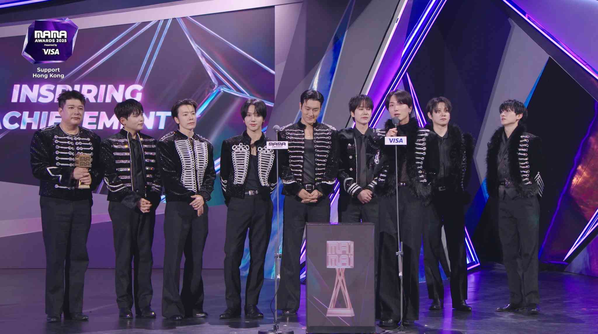 MAMA 2025香港站｜周潤發親自頒獎場面震撼  朴寶劍主持開場先默哀 ，GD權志龍橫掃三大獎成最大贏家
