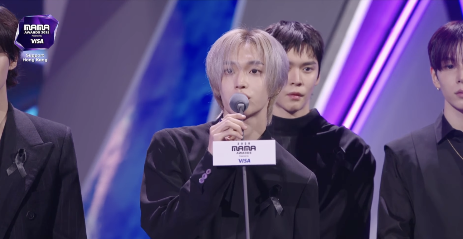 MAMA 2025香港站｜周潤發親自頒獎場面震撼  朴寶劍主持開場先默哀 ，GD權志龍橫掃三大獎成最大贏家